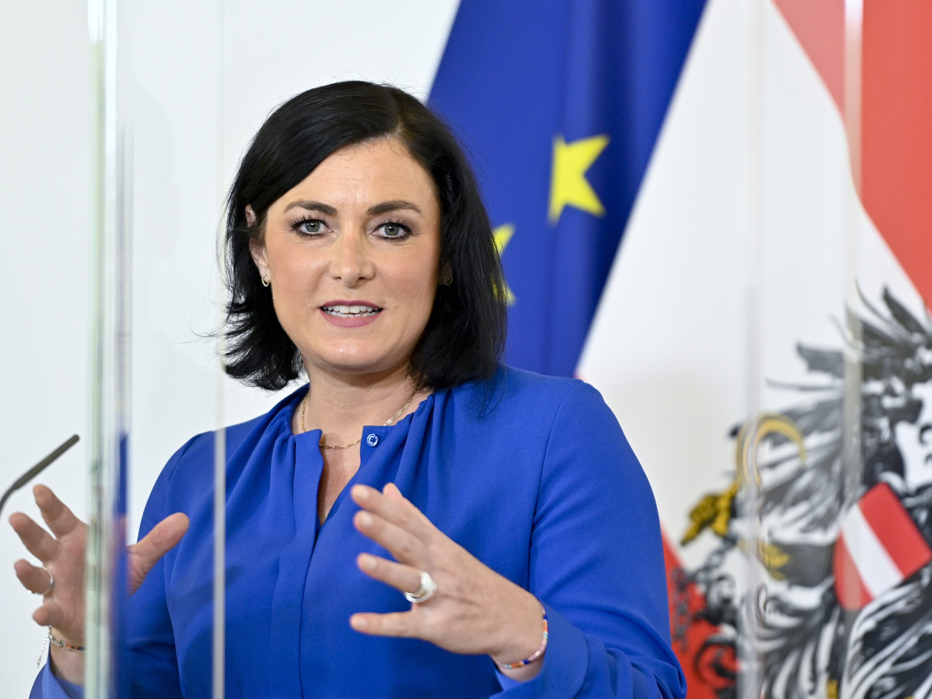Tourismusministerin Elisabeth Köstinger: "Normalität bis Sommer"