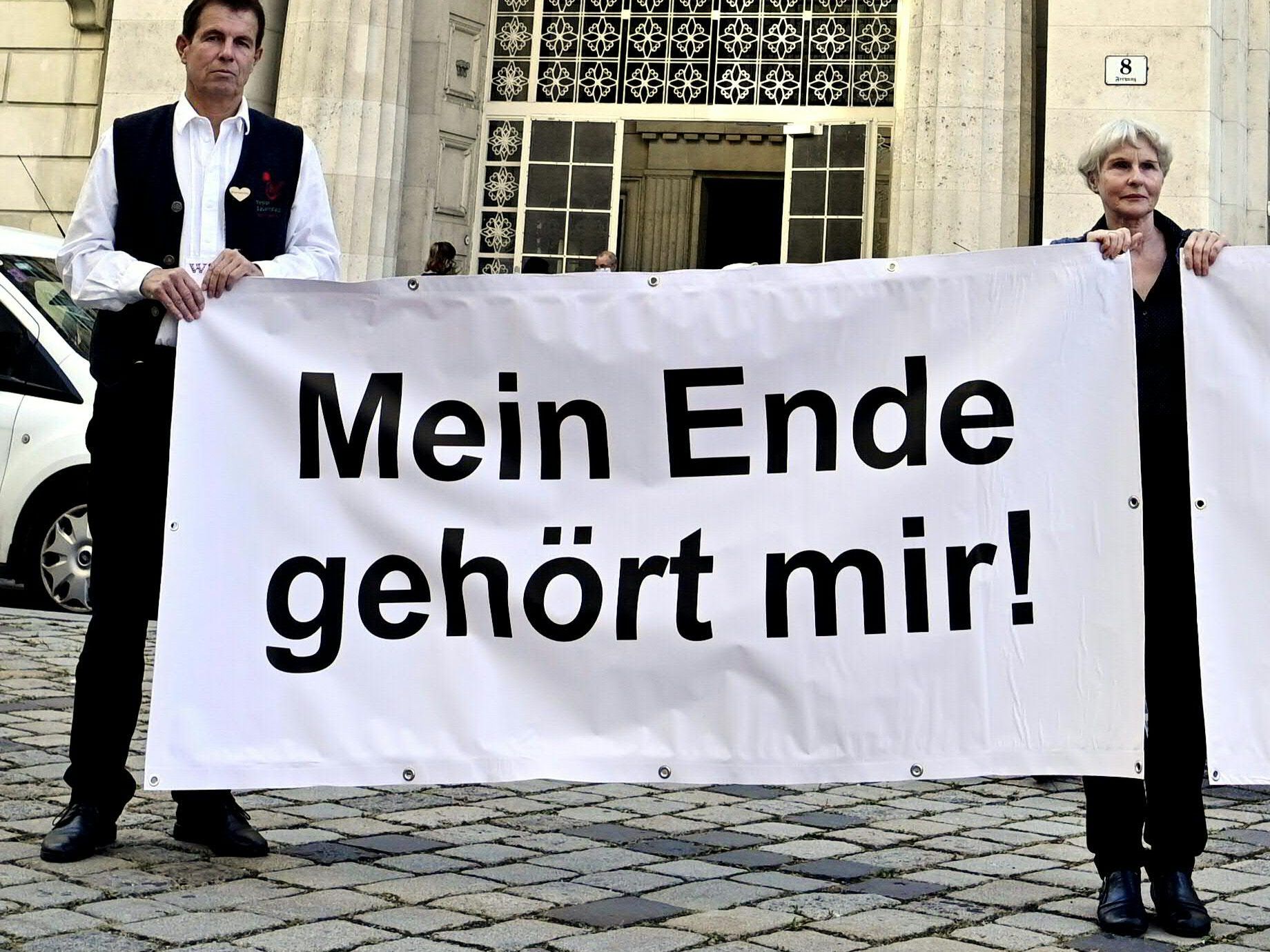 Recht auf freie Selbstbestimmung umfasst auch Recht auf menschenwürdiges Sterben.