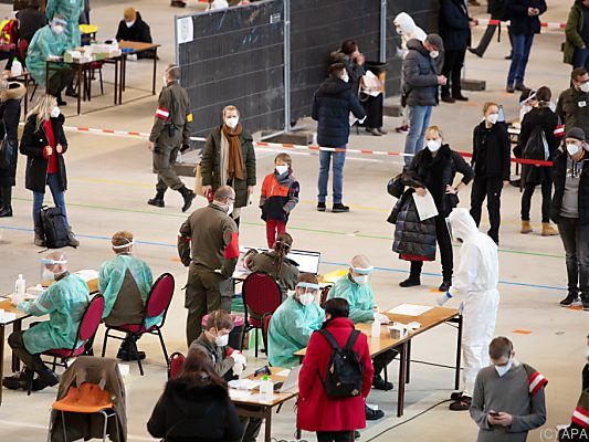Coronatests in der Wiener Stadthalle im Dezember