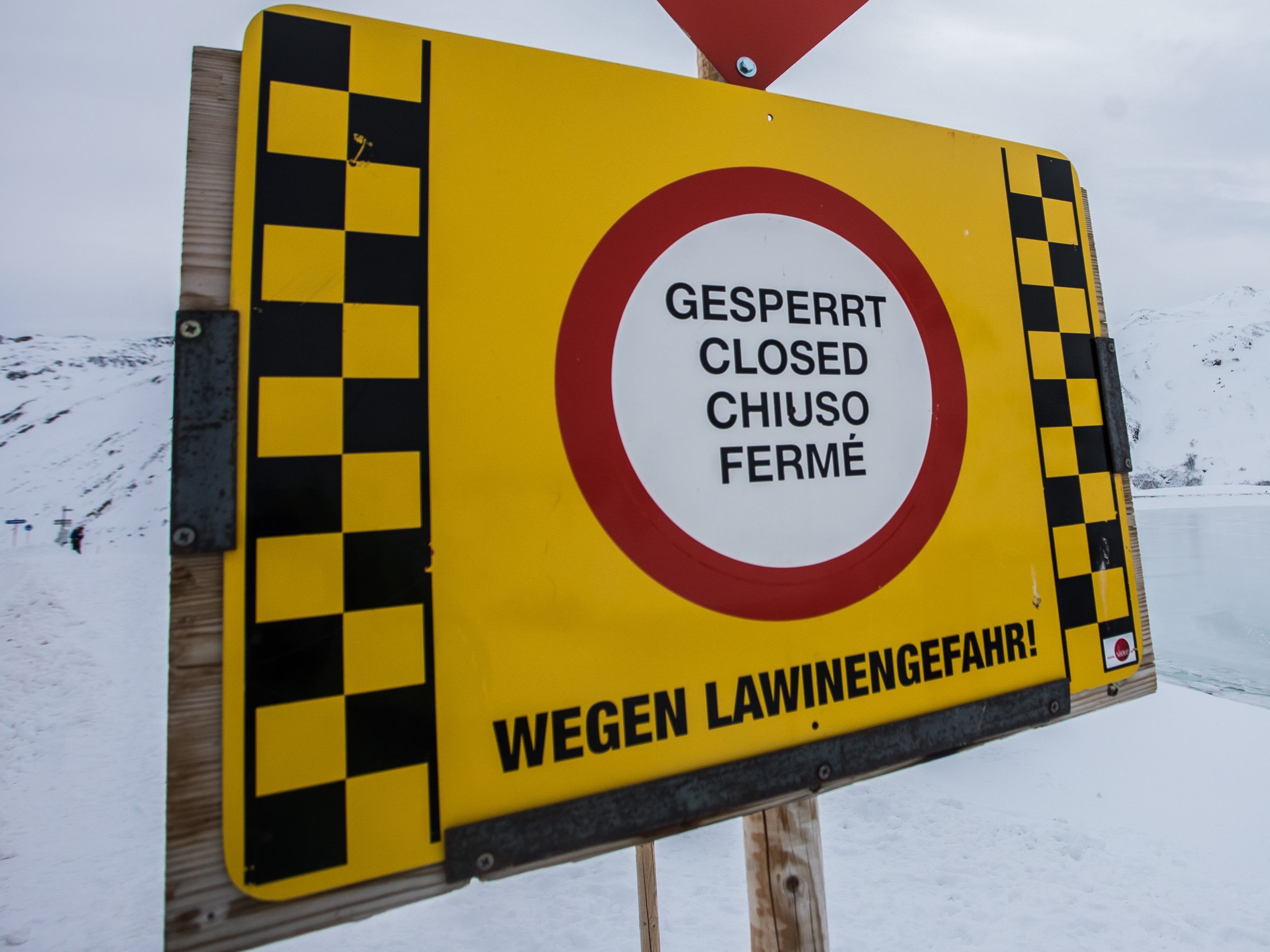 Die Lawinengefahr im Land ist weiterhin hoch.