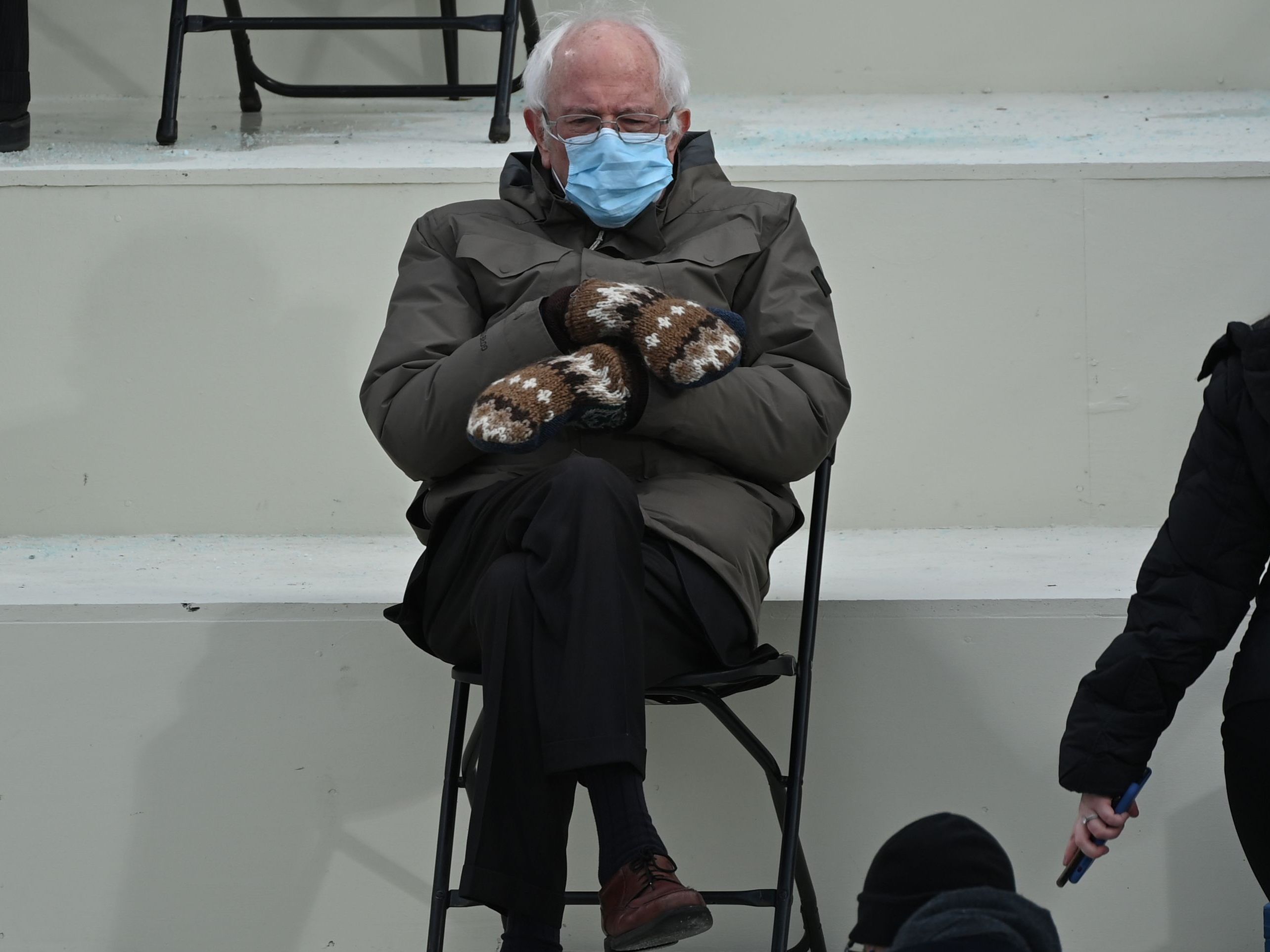 Bernie Sanders freue sich, dass sein "Internet-Ruhm" nun Menschen in Not zu Gute komme.