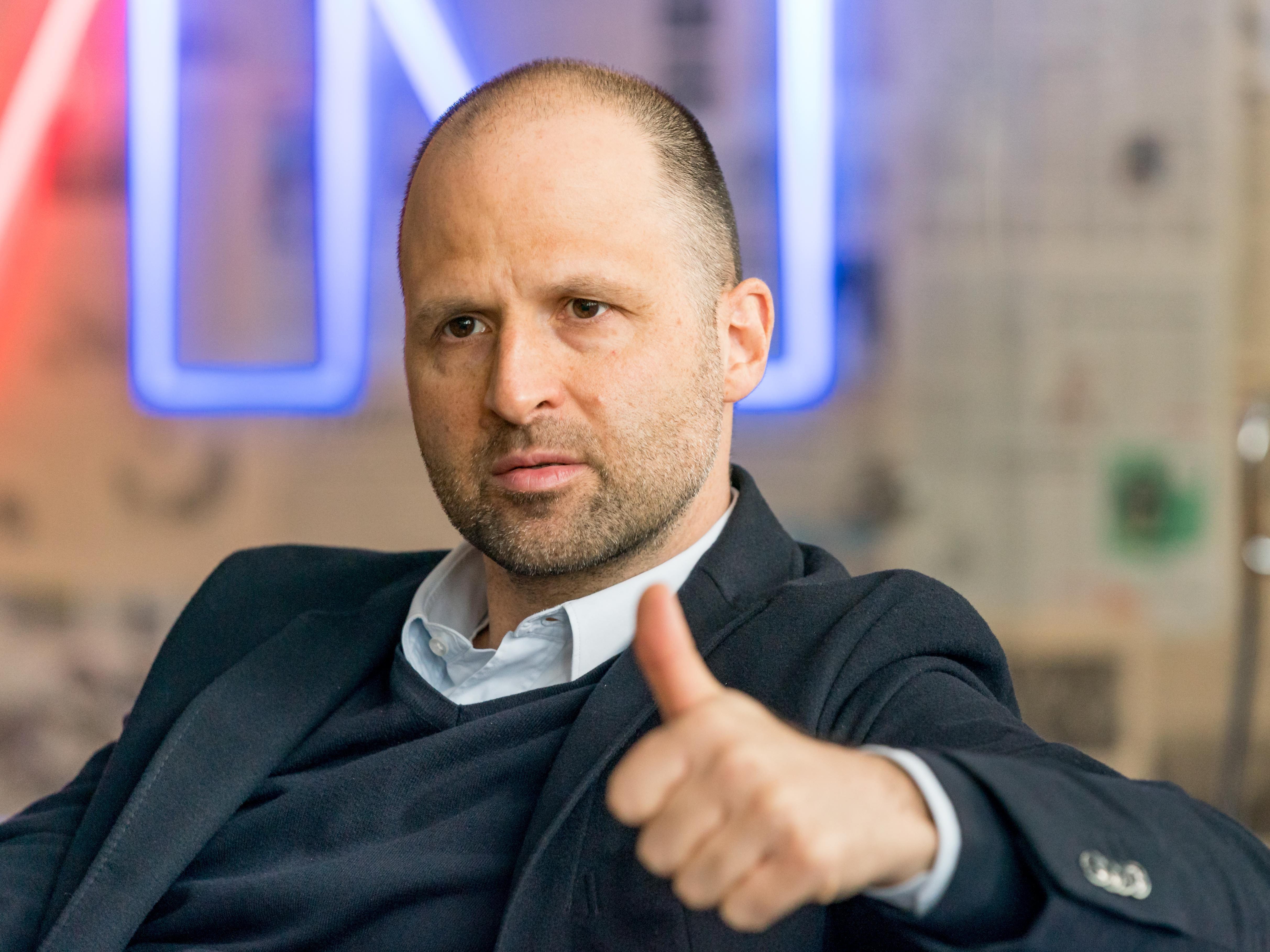 LR Marco Tittler hat gemeinsam mit Eva Kling das neue Aus- und Weiterbildungsprogramm präsentiert.