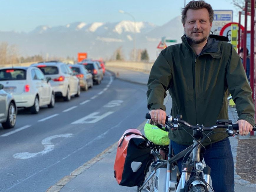 Bernd Brunner beim Brugger Loch (Grüne Höchst) vor der Rheinbrücke in Fahrtrichtung Lustenau