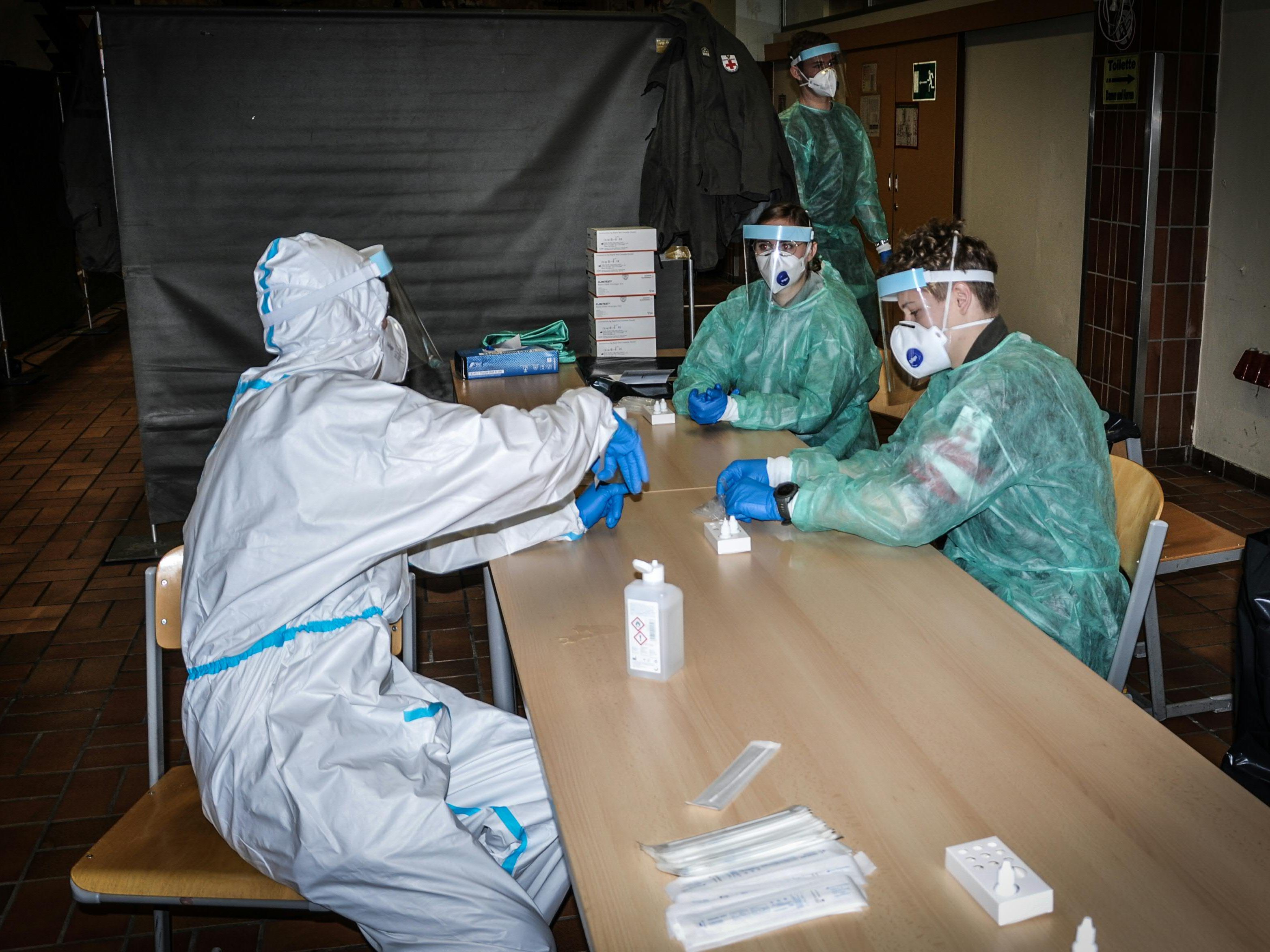 Neuinfektionen nach wie vor auf hohem Niveau