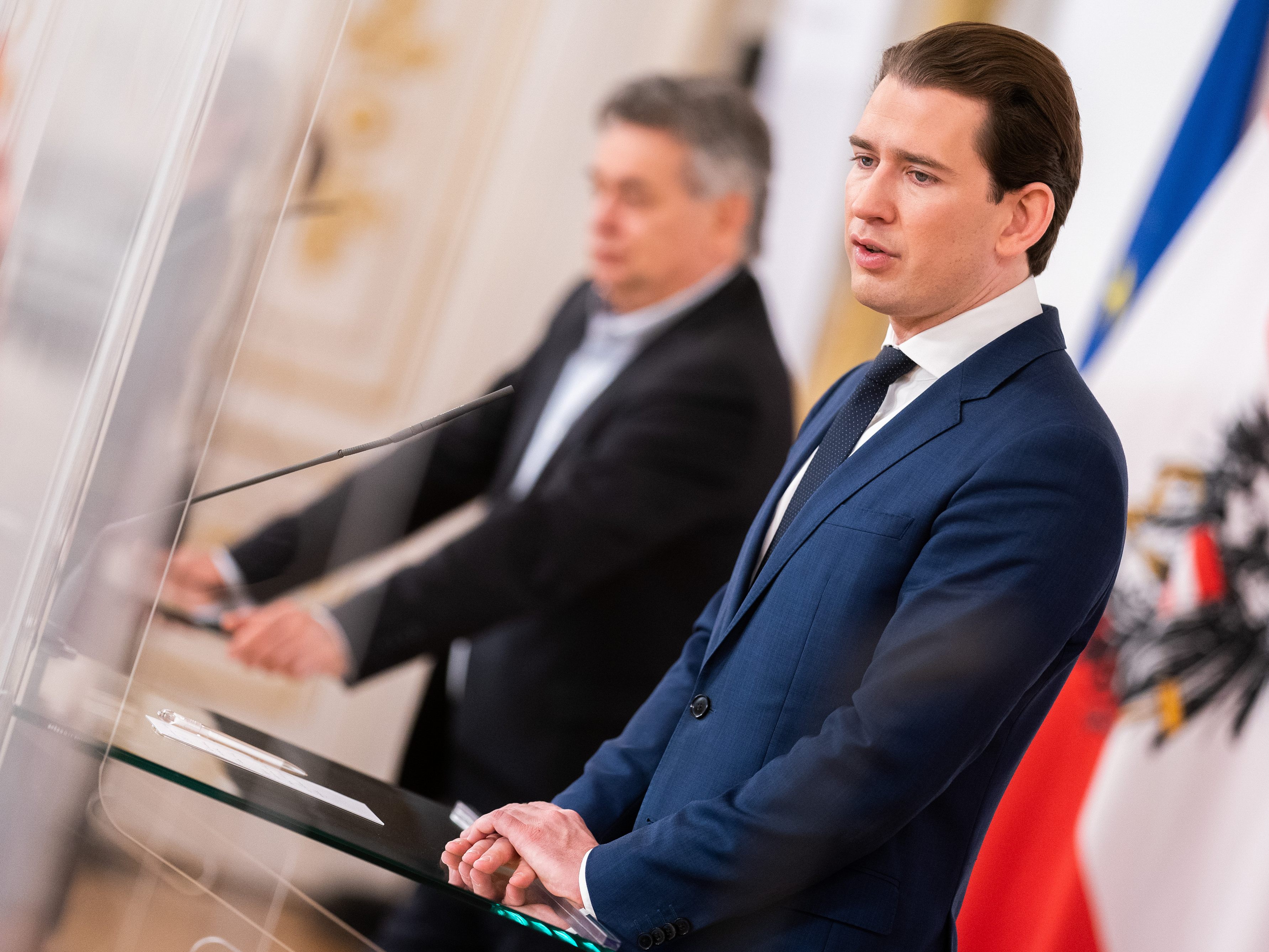 Vizekanzler Kogler (li) und Kanzler Kurz (re)