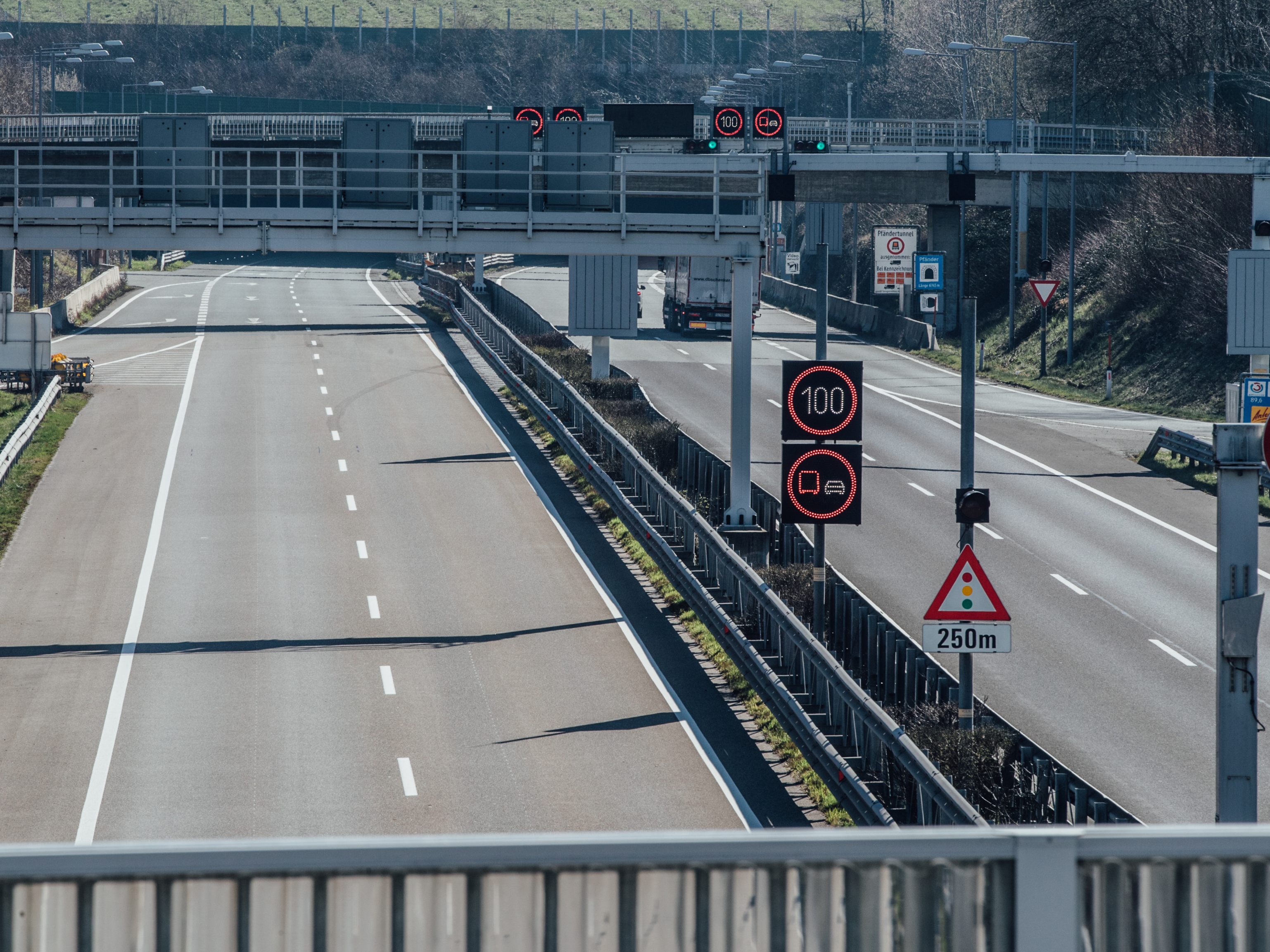 Die Männer wurden in einem Pkw mit Schweizer Kennzeichen an der Grenze aufgehalten.