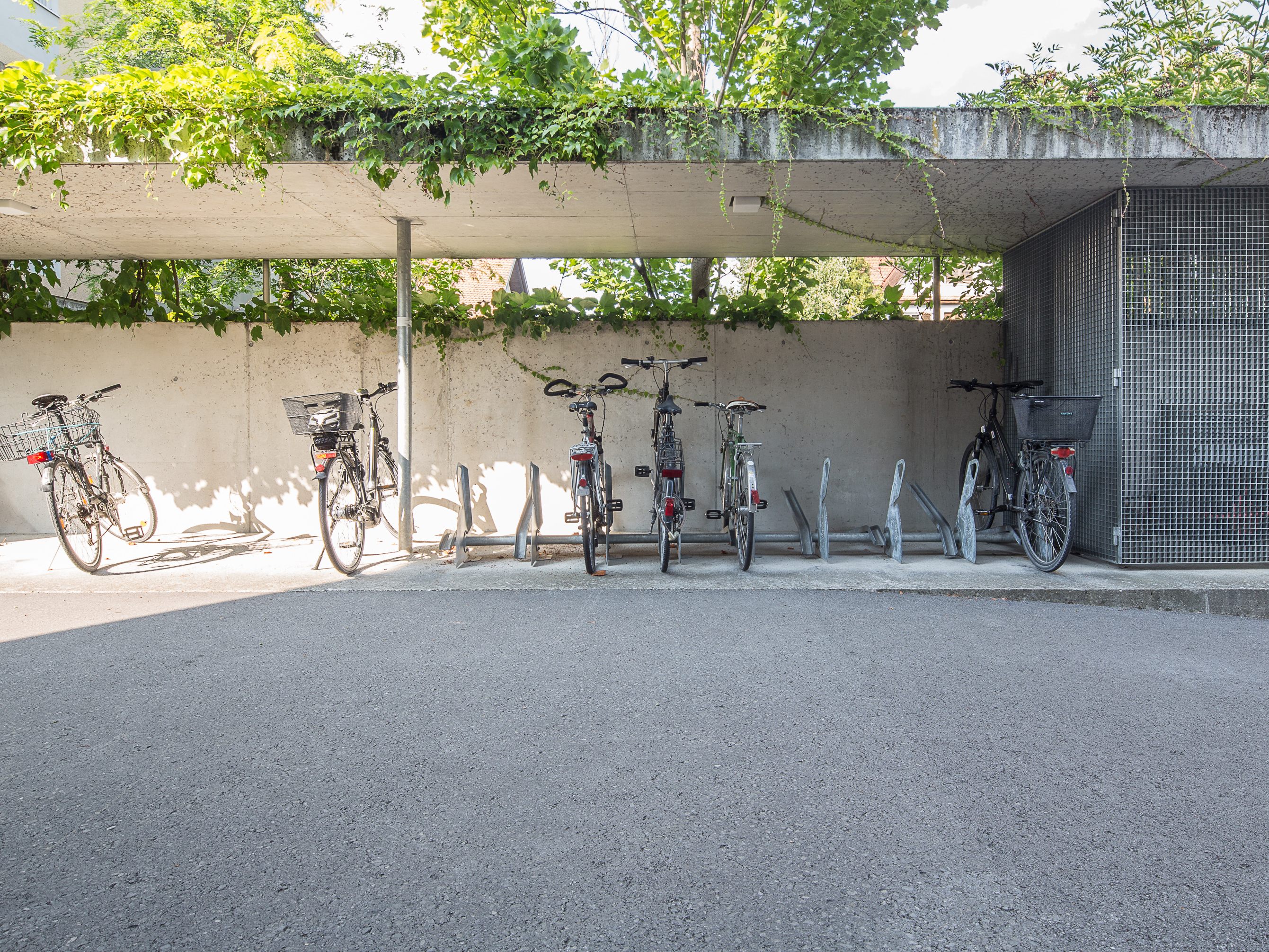 Spätestens seit dem E-Bike-Boom rückt die Infrastruktur für Fahrräder und E-Bikes in den Mittelpunkt.