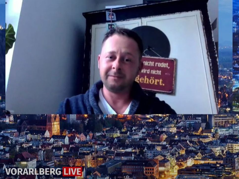 Nikolas Burtscher, Geschäftsführer der Selbsthilfe Vorarlberg, im Zoom-Gespräch bei "Vorarlberg Live".