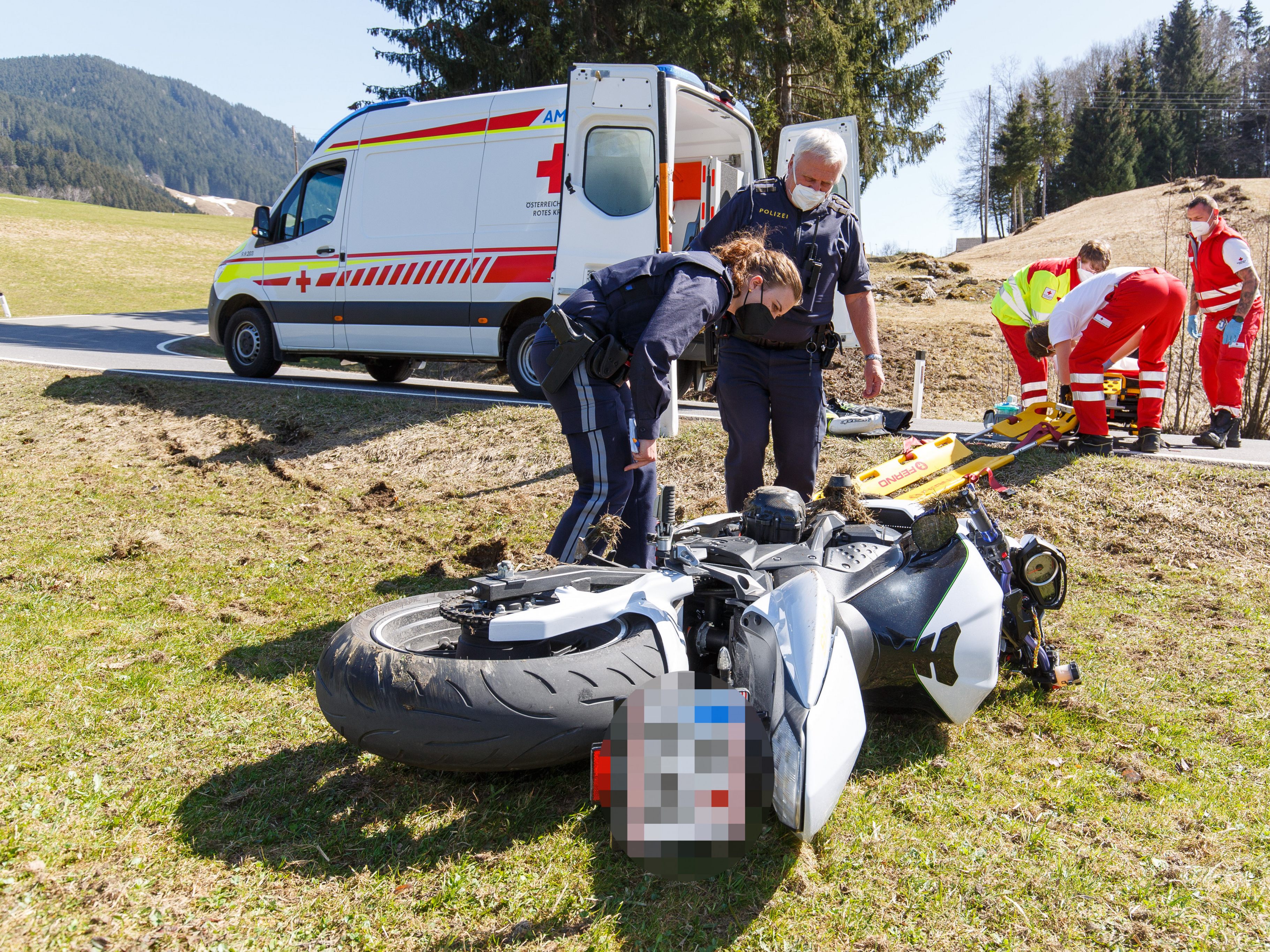 Ein 33-Jähriger wurde bei einem Motorradunfall verletzt.