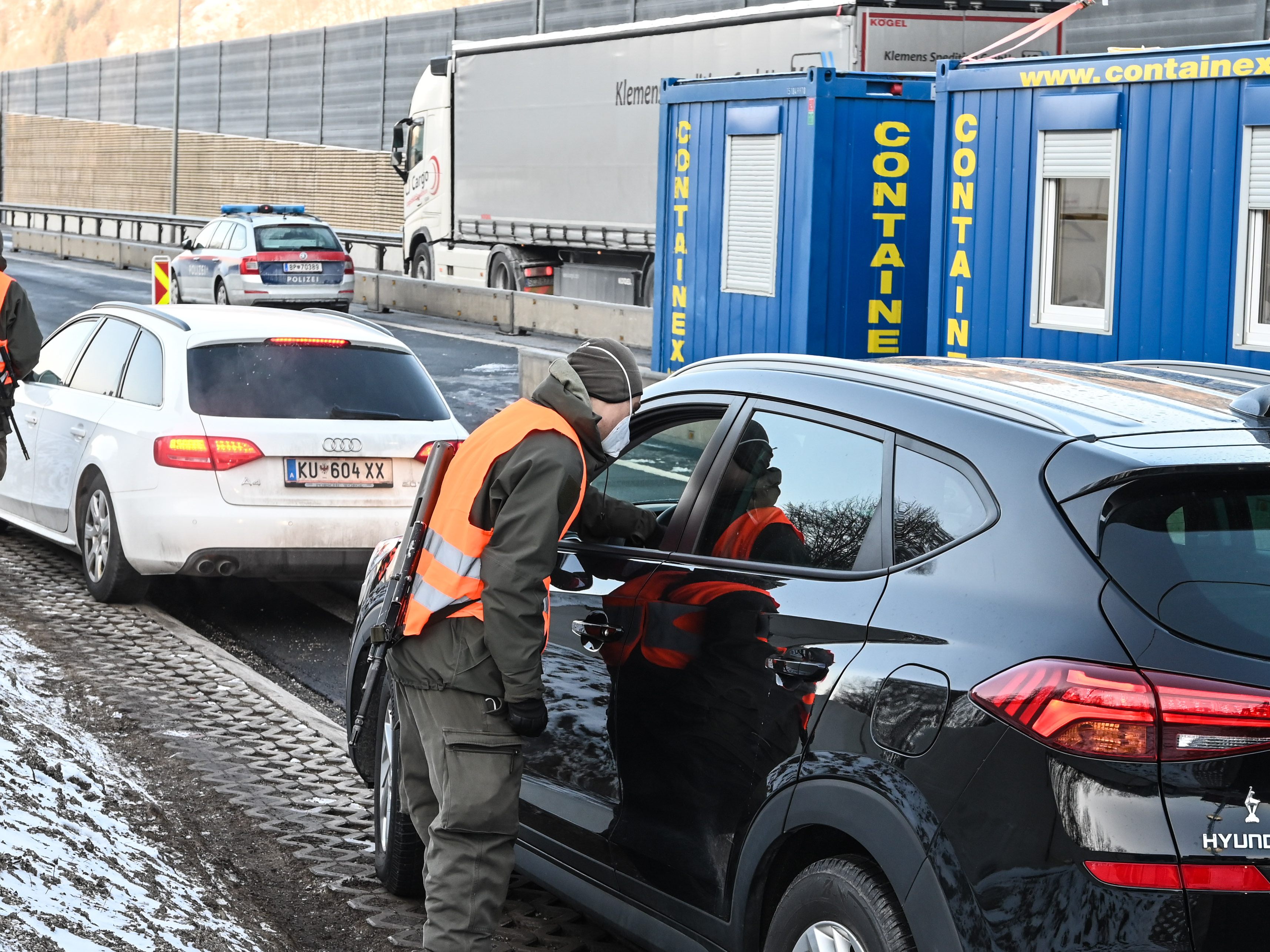 An den Tiroler Landesgrenzen wird wieder kontrolliert