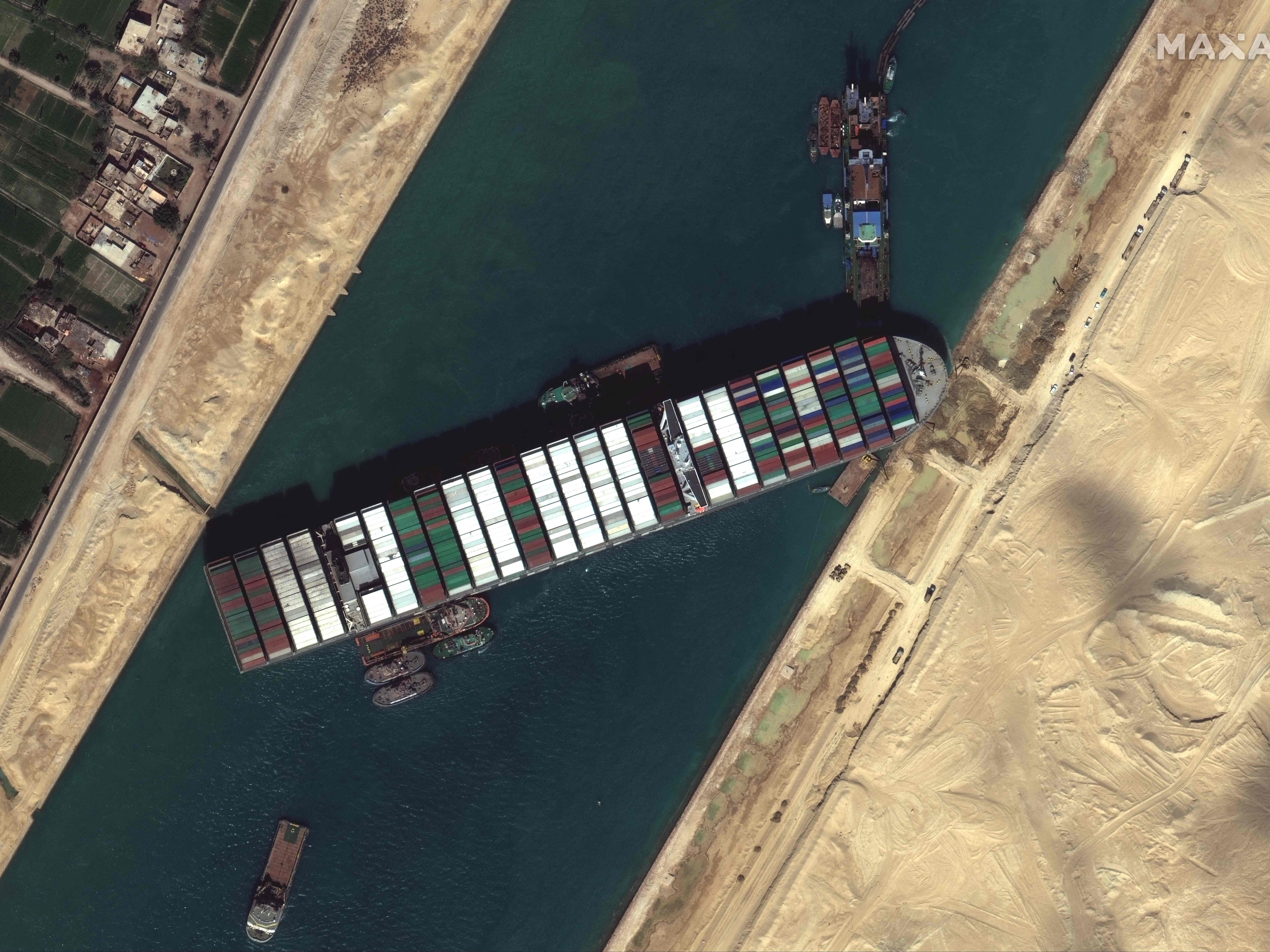 Laut Schifffahrtsunternehmen wird Schiff gerade gesichert