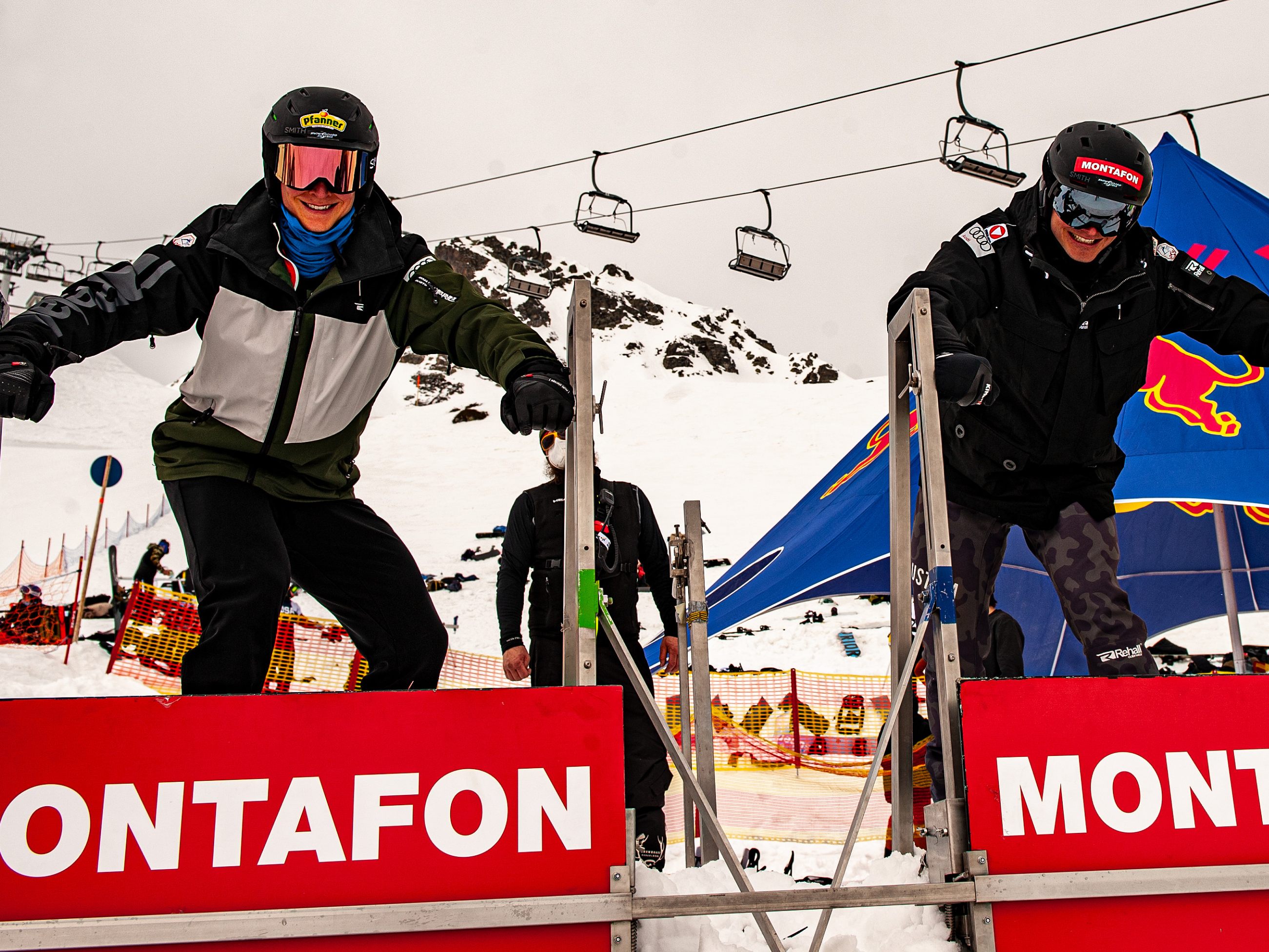 Das Snowboardcross-Bruderpaar Luca und Alessandro Hämmerle auf ihrer Heimstrecke in Gargellen.