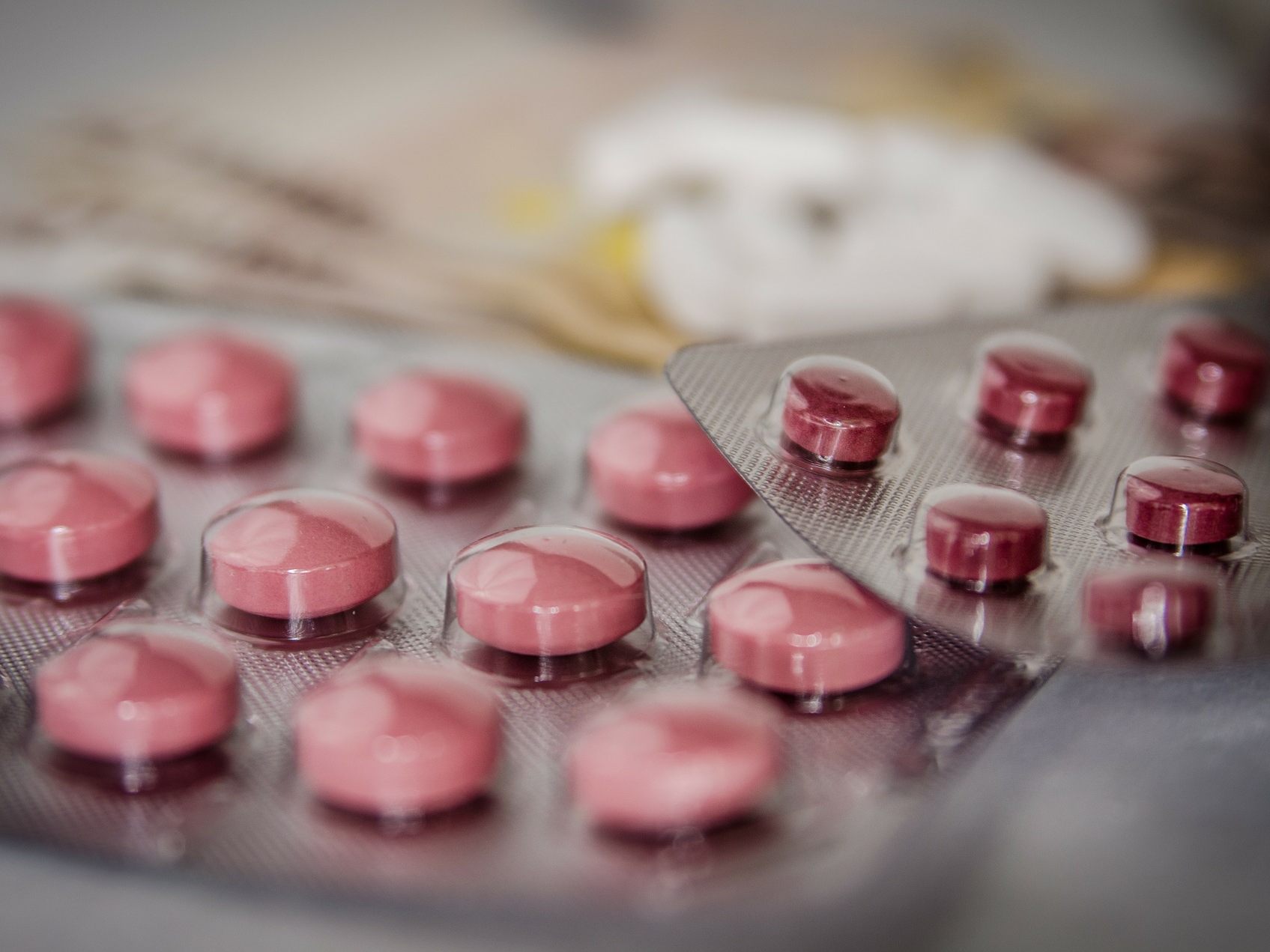 Vitamine helfen nicht besser als Placebos bei Corona-Erkrankungen und -Vorbeugung.