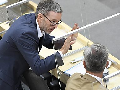 Kickl und Hofer im Parlament