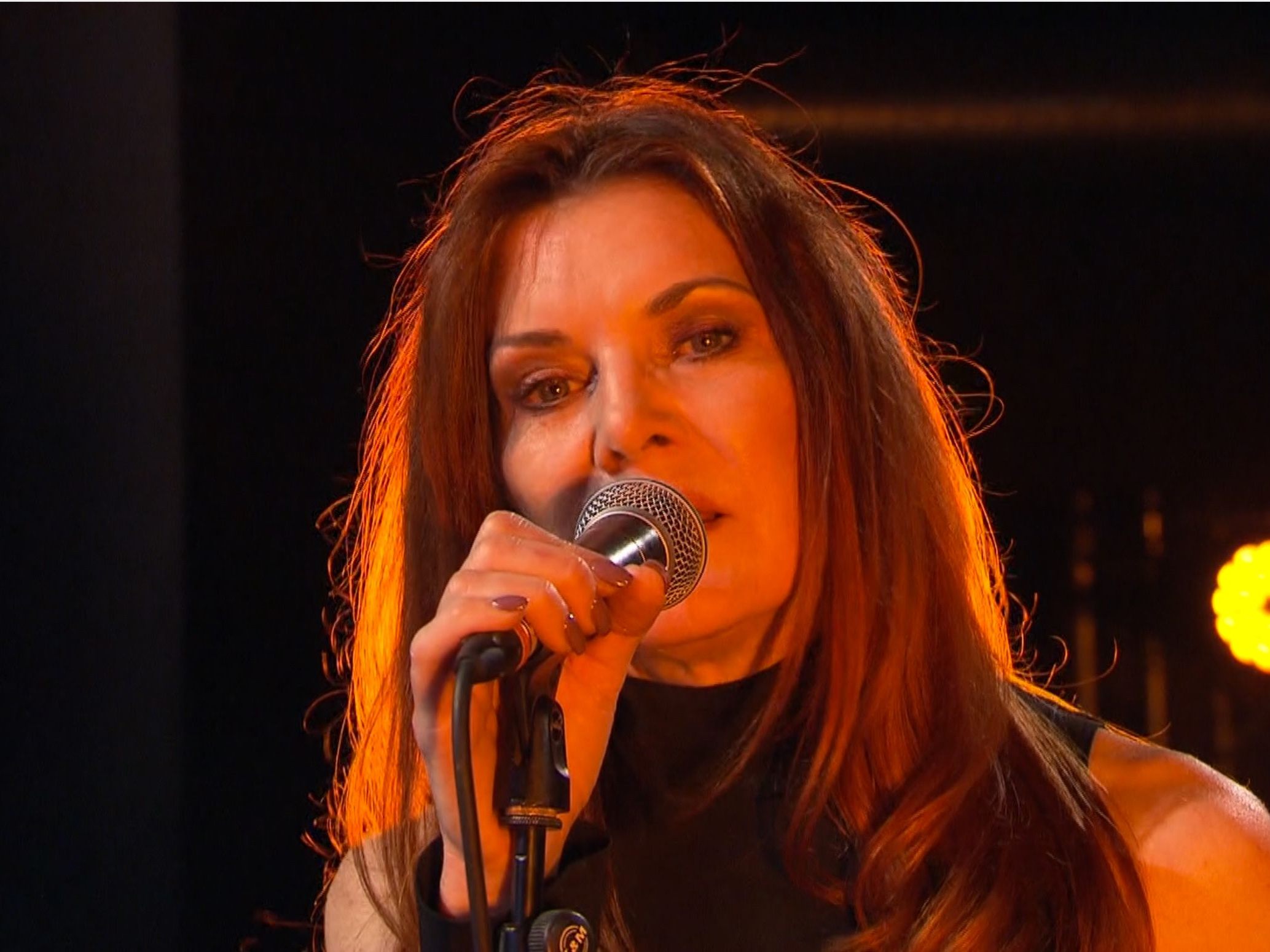 Chantal Dorn präsentiert ihre erstes Album Feuerfest