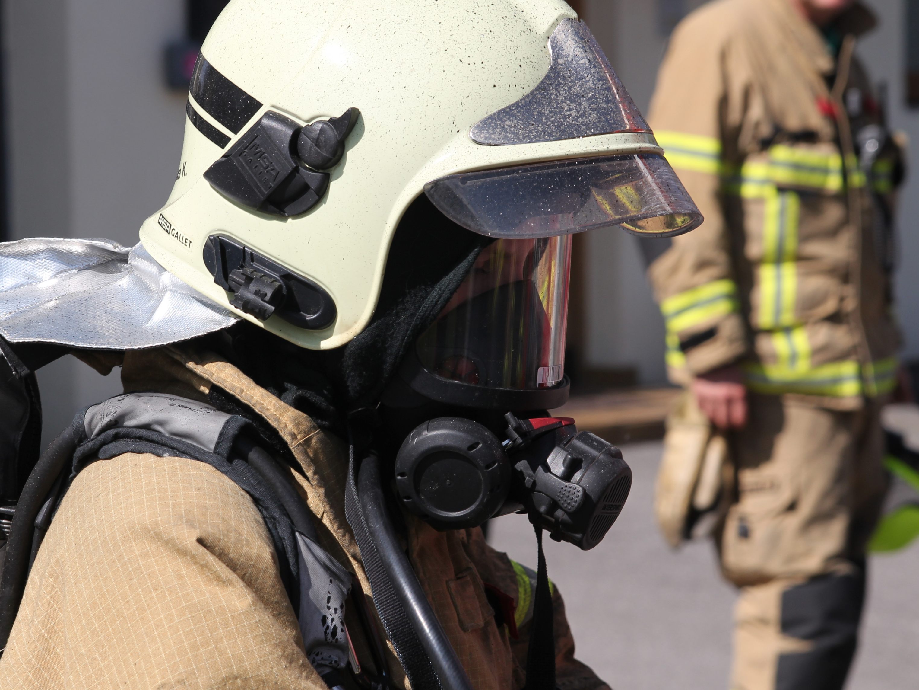 Die Feuerwehr rückte mit einem Großaufgebot zum Brand aus.