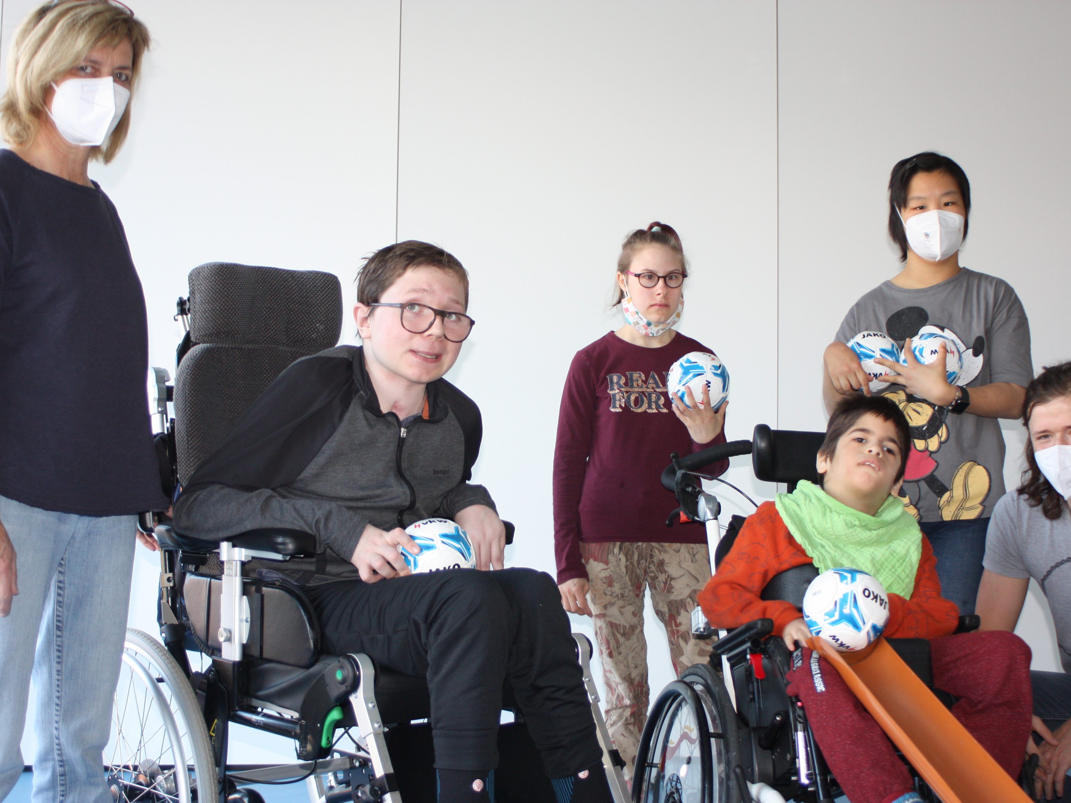 Fünfzig Kinder und Jugendliche vom Schulheim Mäder waren bei der Ball-Challenge mit Freude und Begeisterung mit dabei