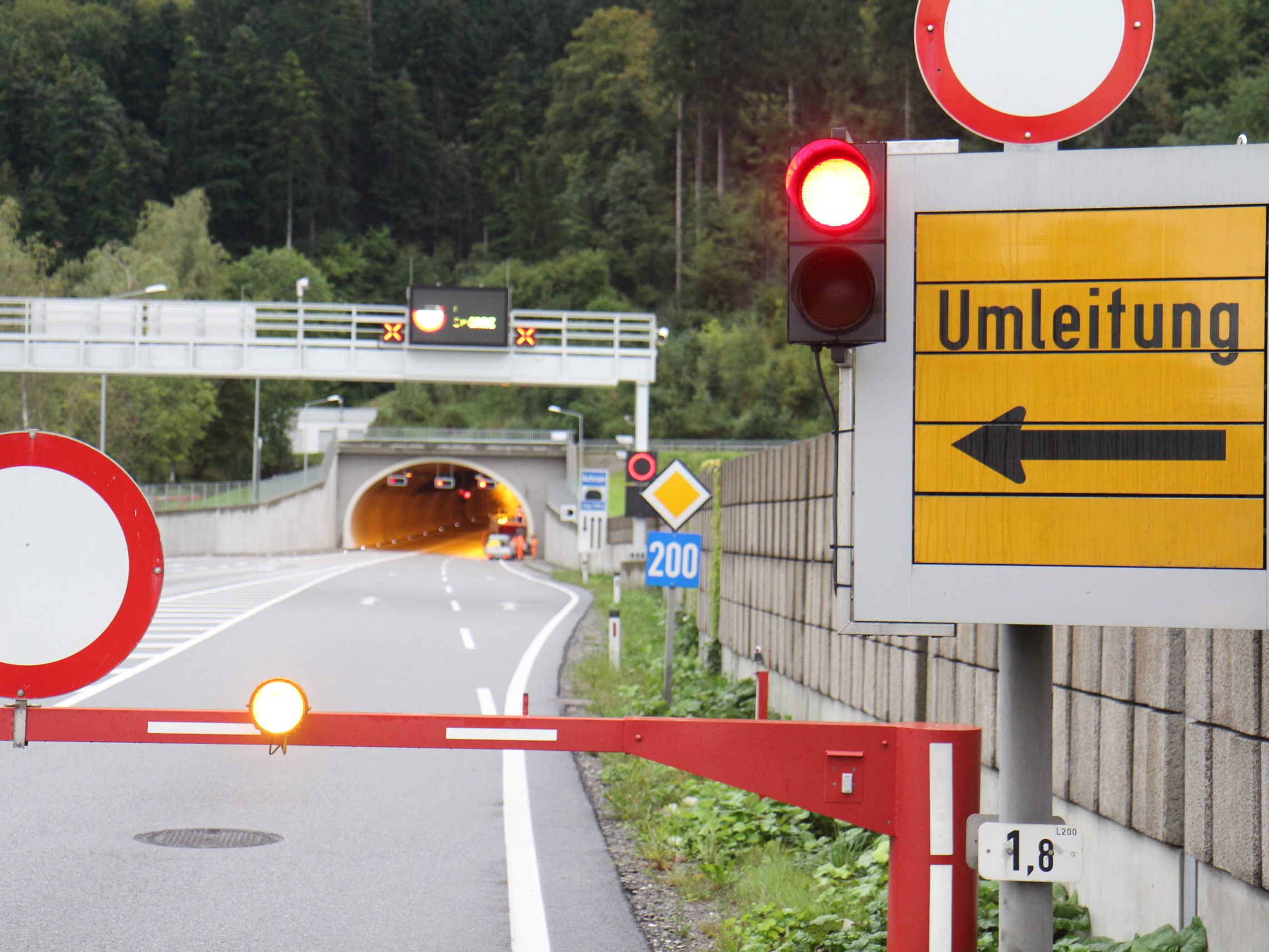Der Achraintunnel muss wegen Reinigungs- und Wartungsarbeiten gesperrt werden.