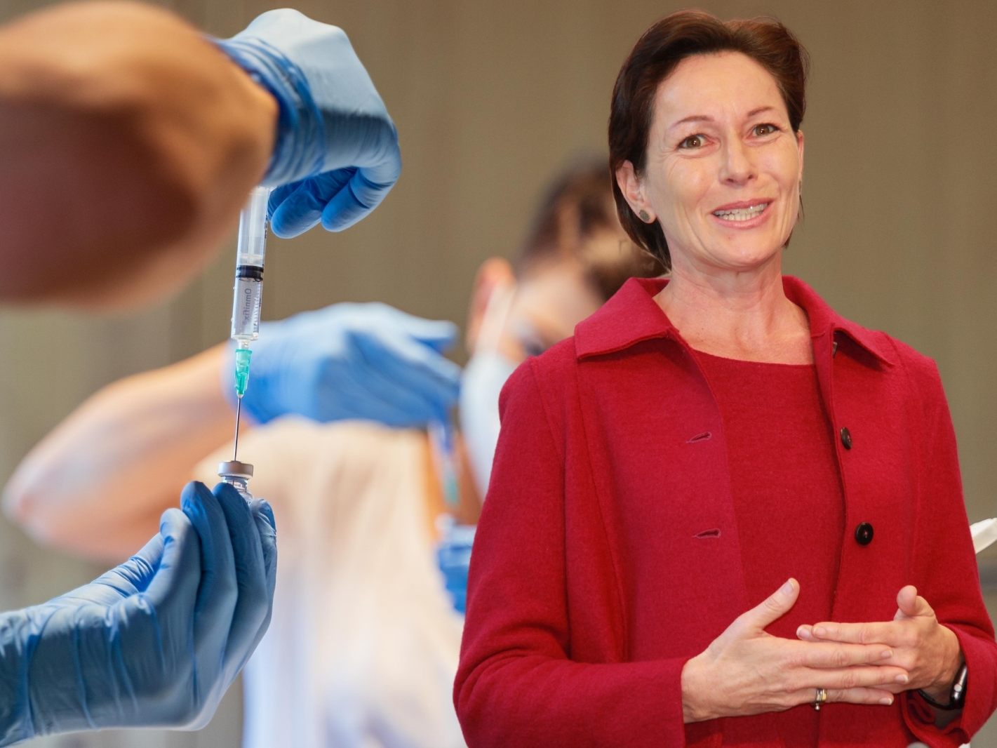 Die EU-Arzneimittelbehörde (EMA) hat ein Impfserum für 12 bis 15-Jährige zugelassen.