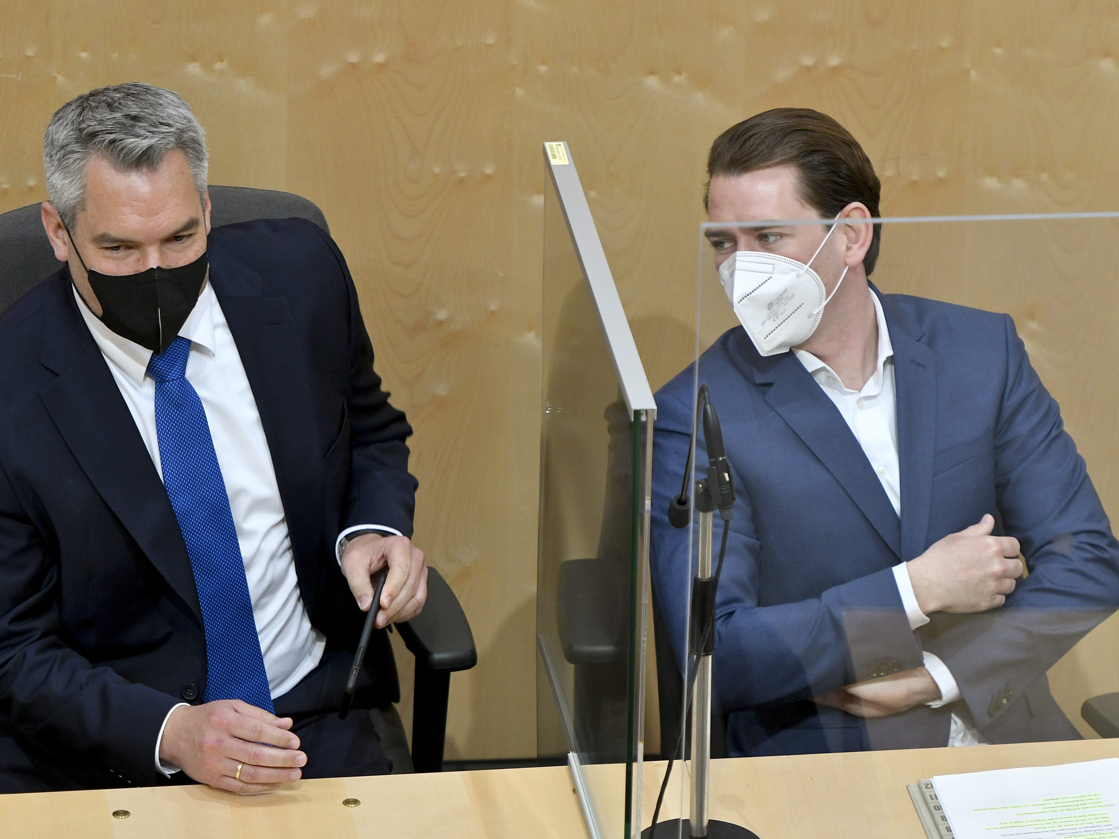 Kanzler Kurz und Innenminister Nehammer weisen Forderung von Justizministerin Zadic zurück.