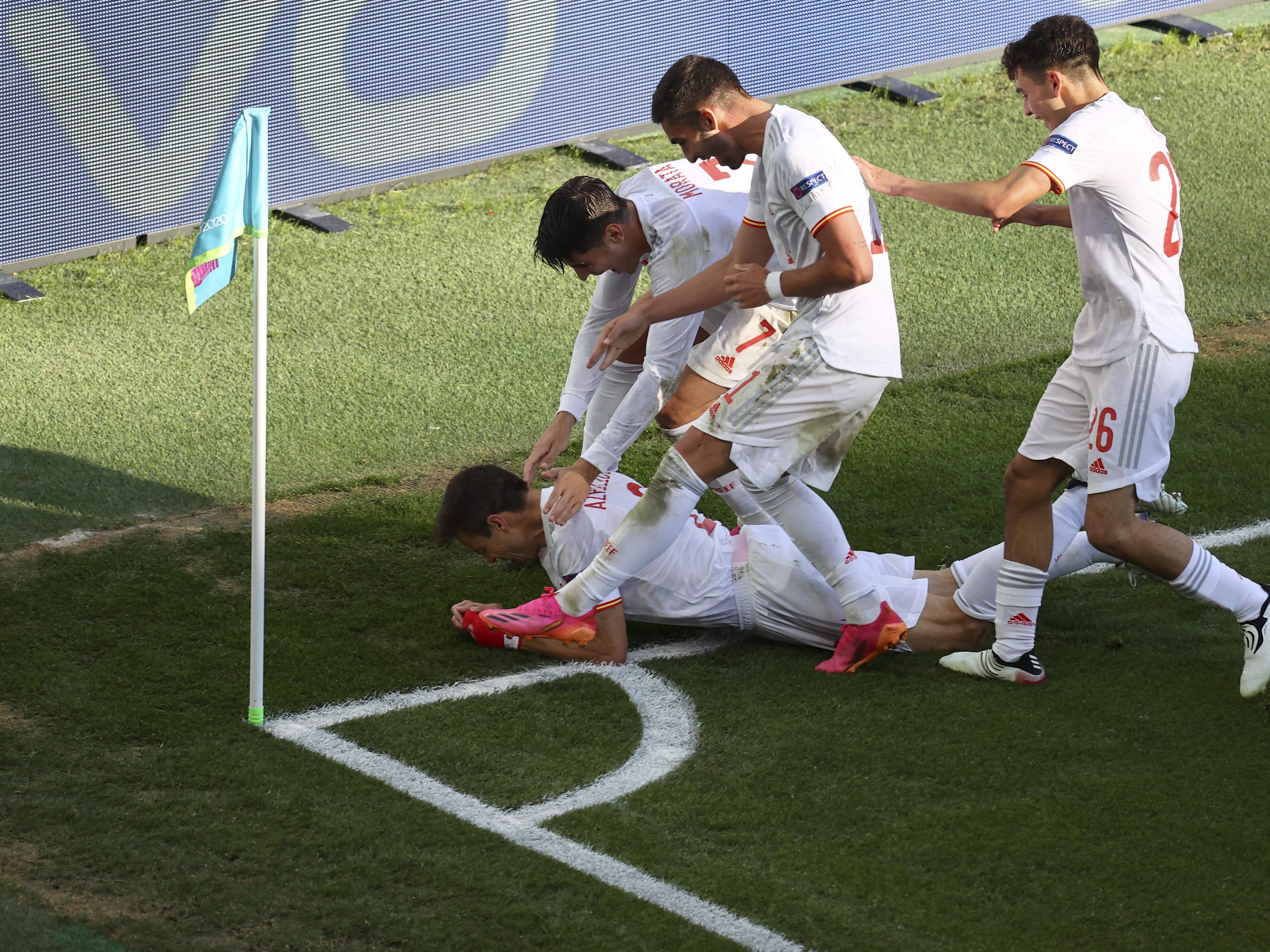 Spanien jubelt über den verdienten Viertelfinal-Einzug.