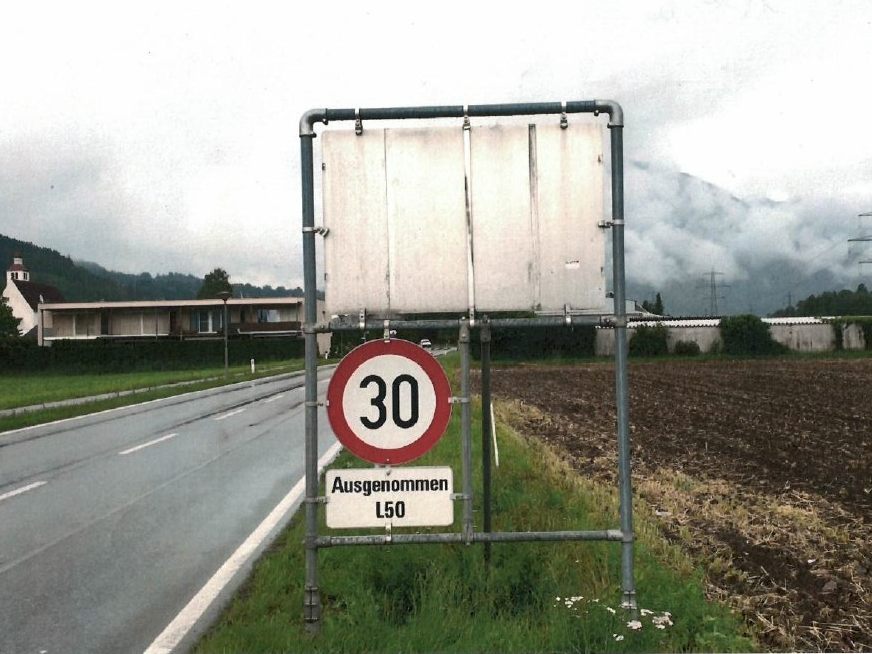 Hinweise sind an die Polizei erbeten.
