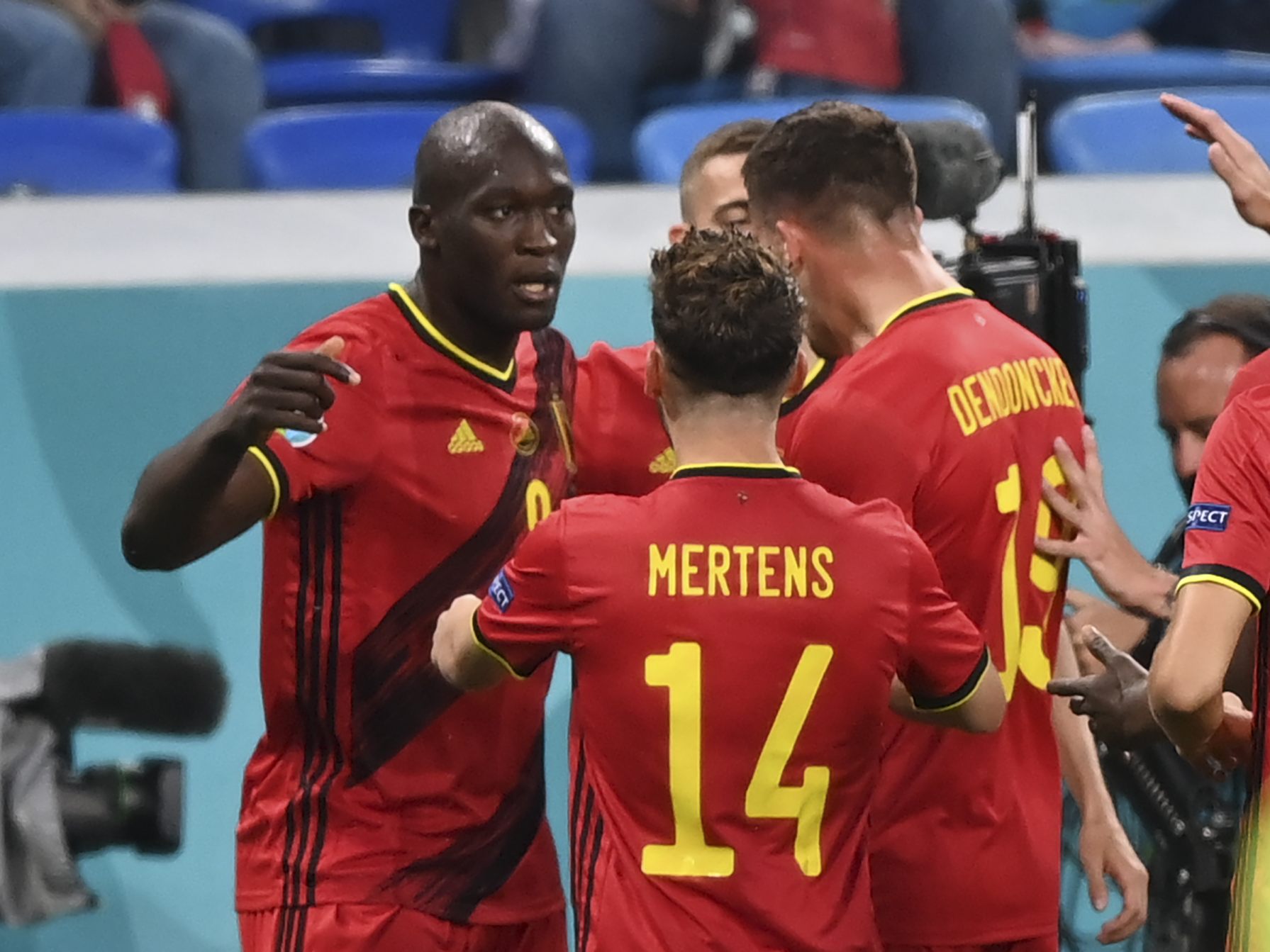 Lukaku schoss Belgien mit zwei Treffern zum Auftaktsieg gegen Russland.