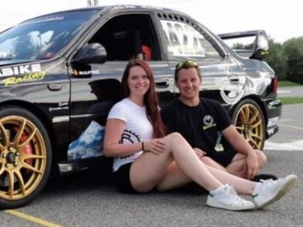 Motorsportlerin Janine Pöltl im Klubhaus.