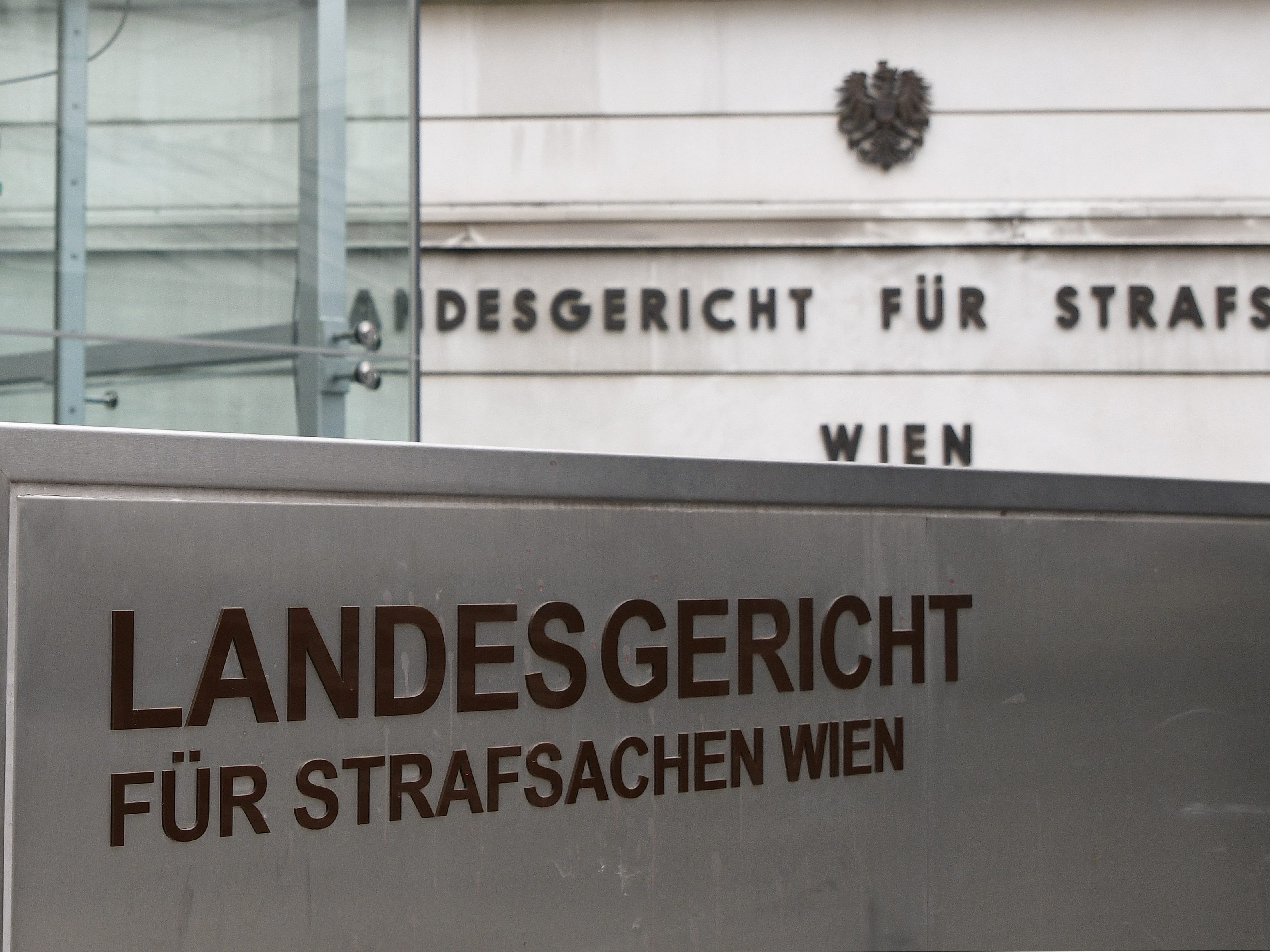 Die Urteile, die sich auf den Wahrspruch der Geschworenen begründen, sind nicht rechtskräftig.