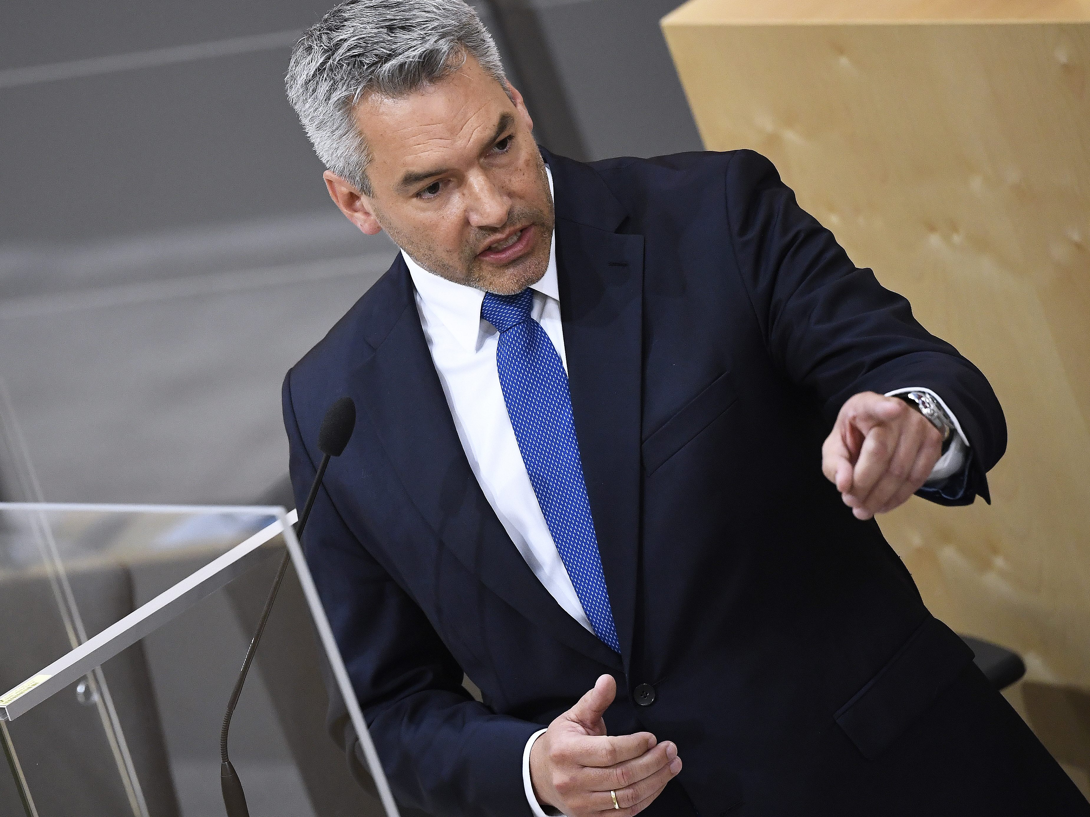Nehammer konterte den Vorwürfen von Vorgänger Kickl.