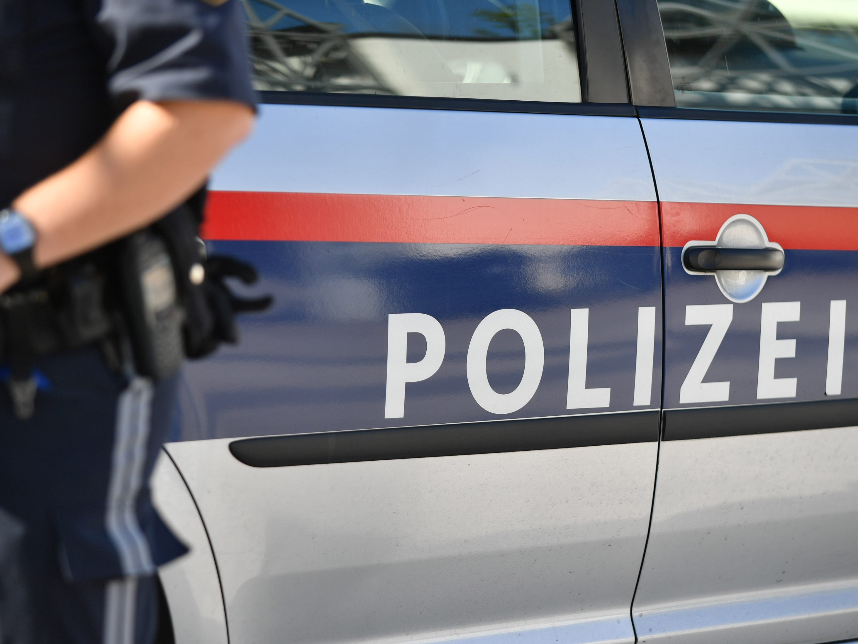 Ein entgegenkommender Pkw soll den Motorradfahrer nach eigener Aussage abgedrängt haben.