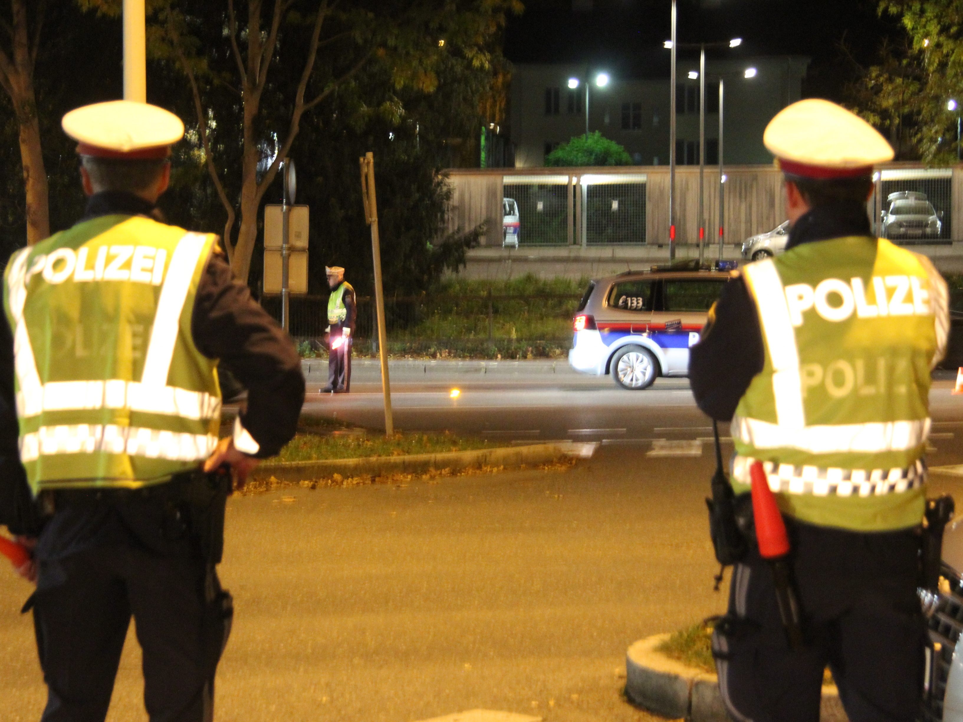 Der 19-Jährige war mit Beifahrerin unterwegs. (Symbolbild)
