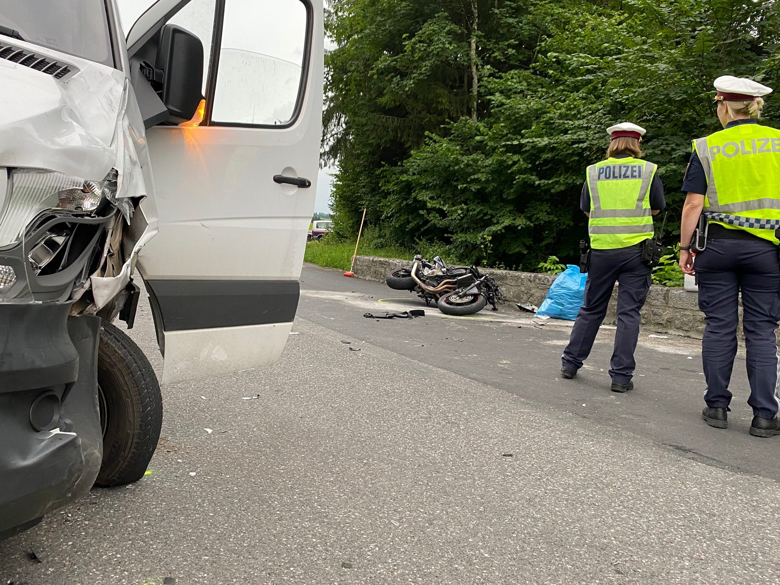 Der Motorradfahrer musste ins Krankenhaus eingeliefert werden.