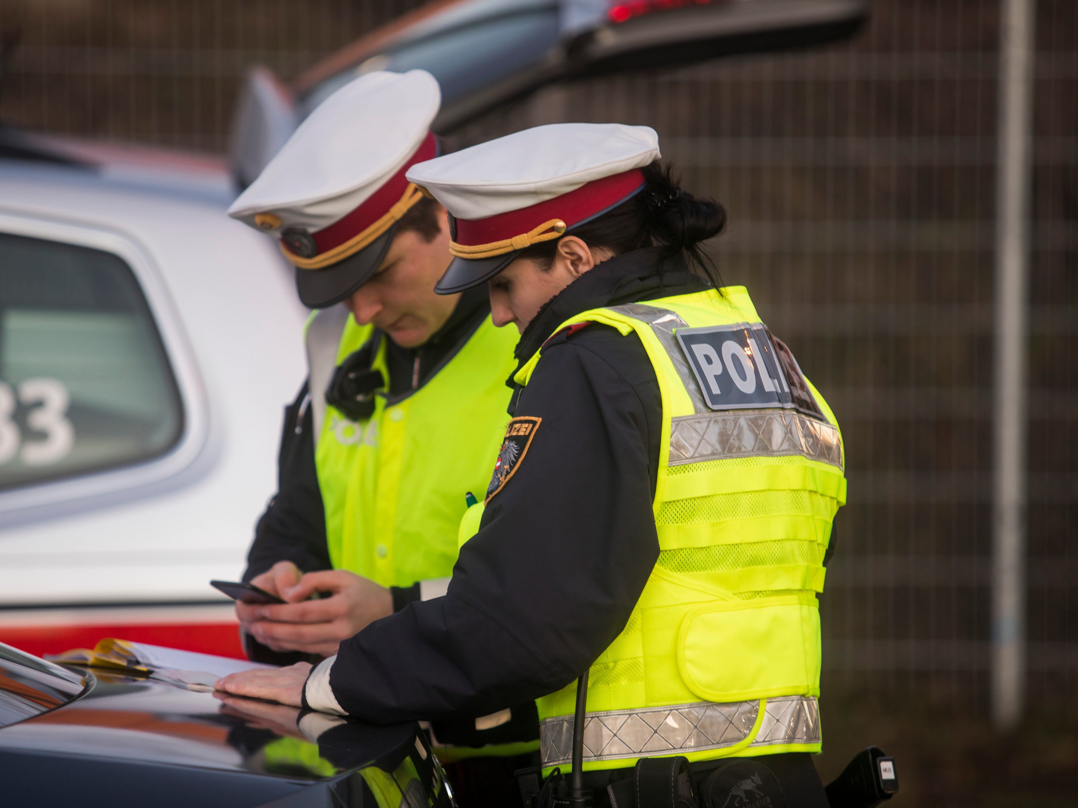 Während der Bergung war die L49 im Bereich der Unfallstelle vorübergehend gesperrt.