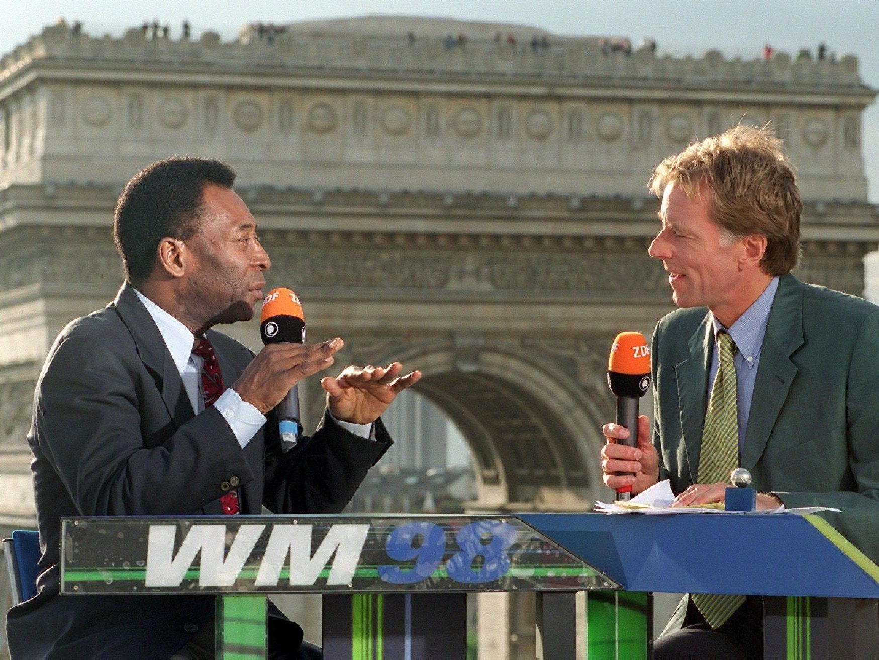 Wolf-Dieter Poschmann (rechts) interviewte auch Größen wie Pele.