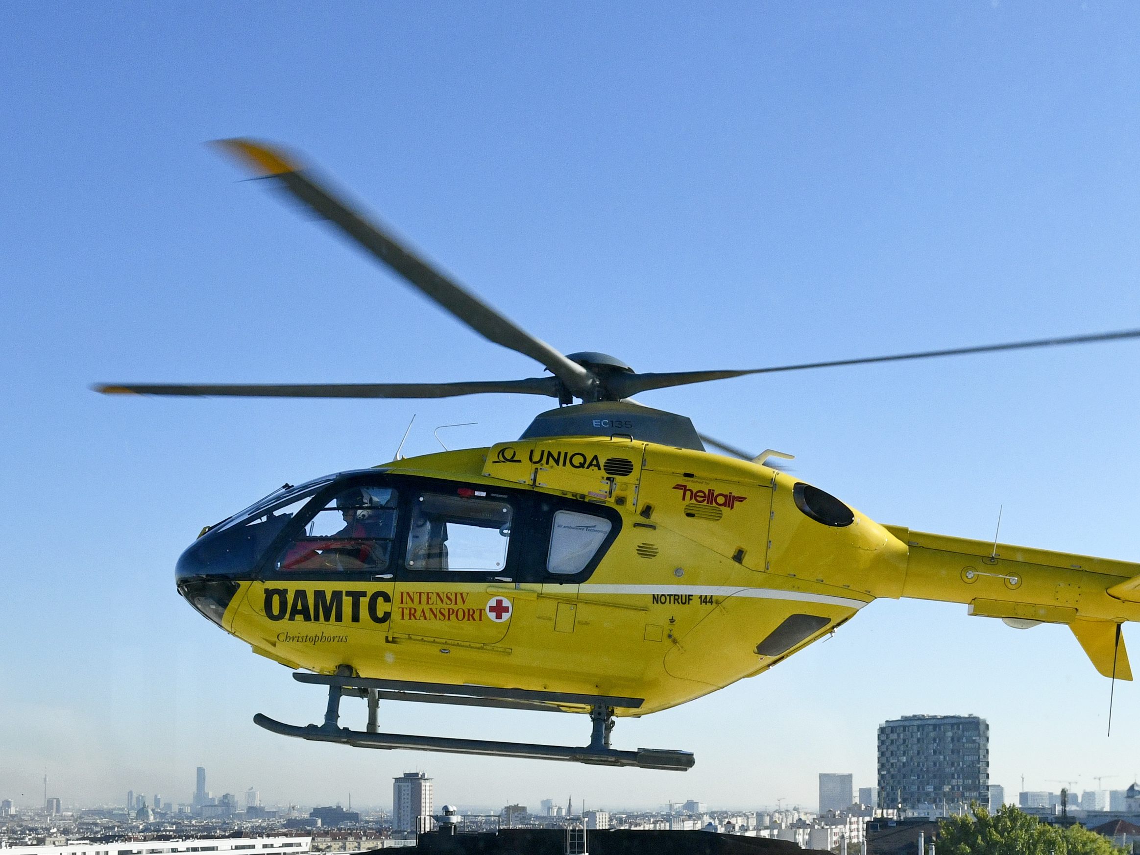 Eine Verletzte wurde mit dem Hubschrauber ins Krankenhaus geflogen.