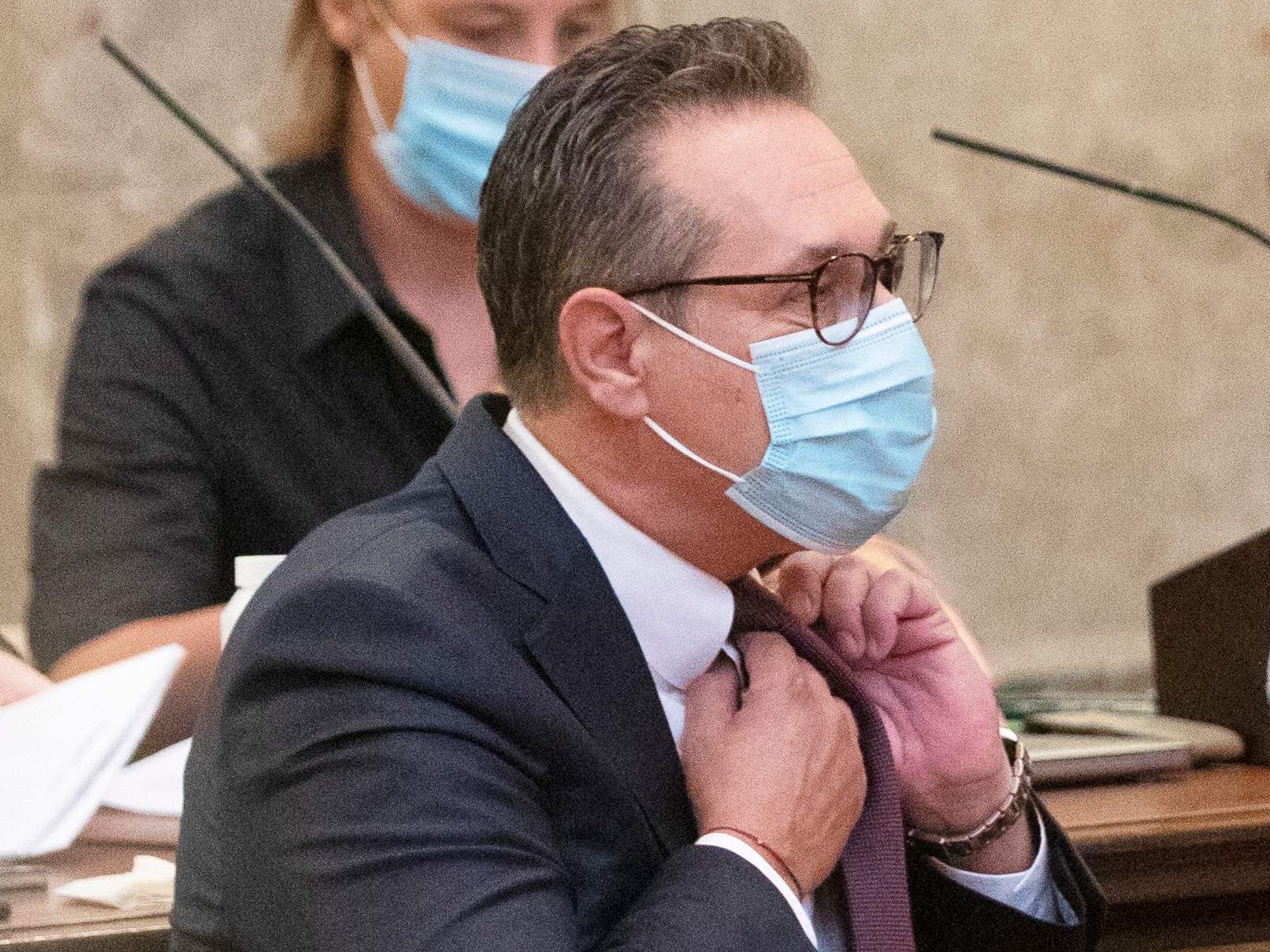 15 Monate bedingt für Strache wegen Bestechlichkeit.