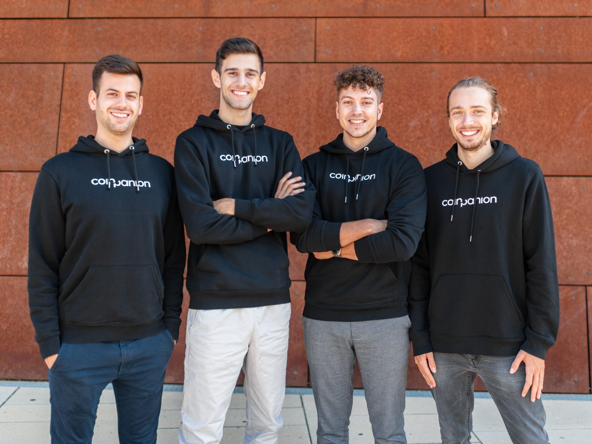 .: Coinpanion Gründer-Team Alexander Valtingojer (CEO), Matthias Zandanel (CTO), Saad J. Wohlgenannt (CMO), Aaron Penn (Lead Developer).