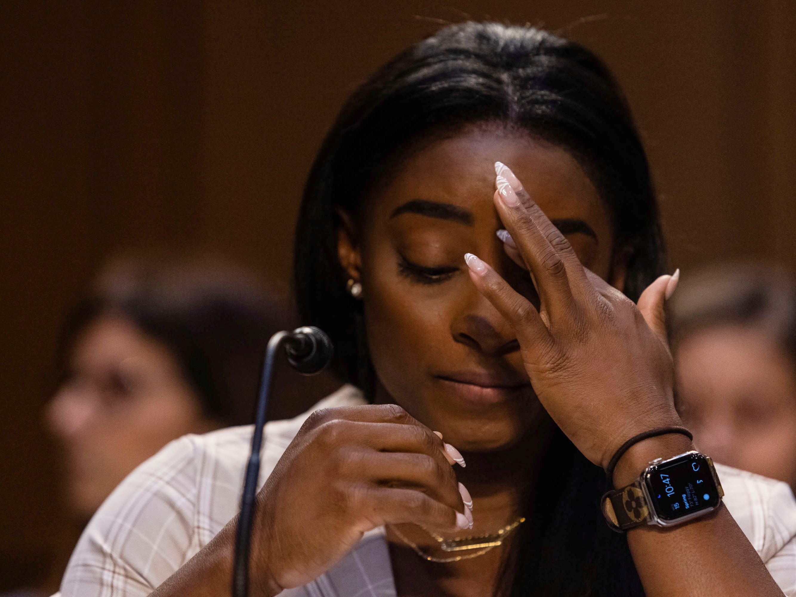 Olympiasiegerin Simone Biles sagte vor dem Ausschuss aus.