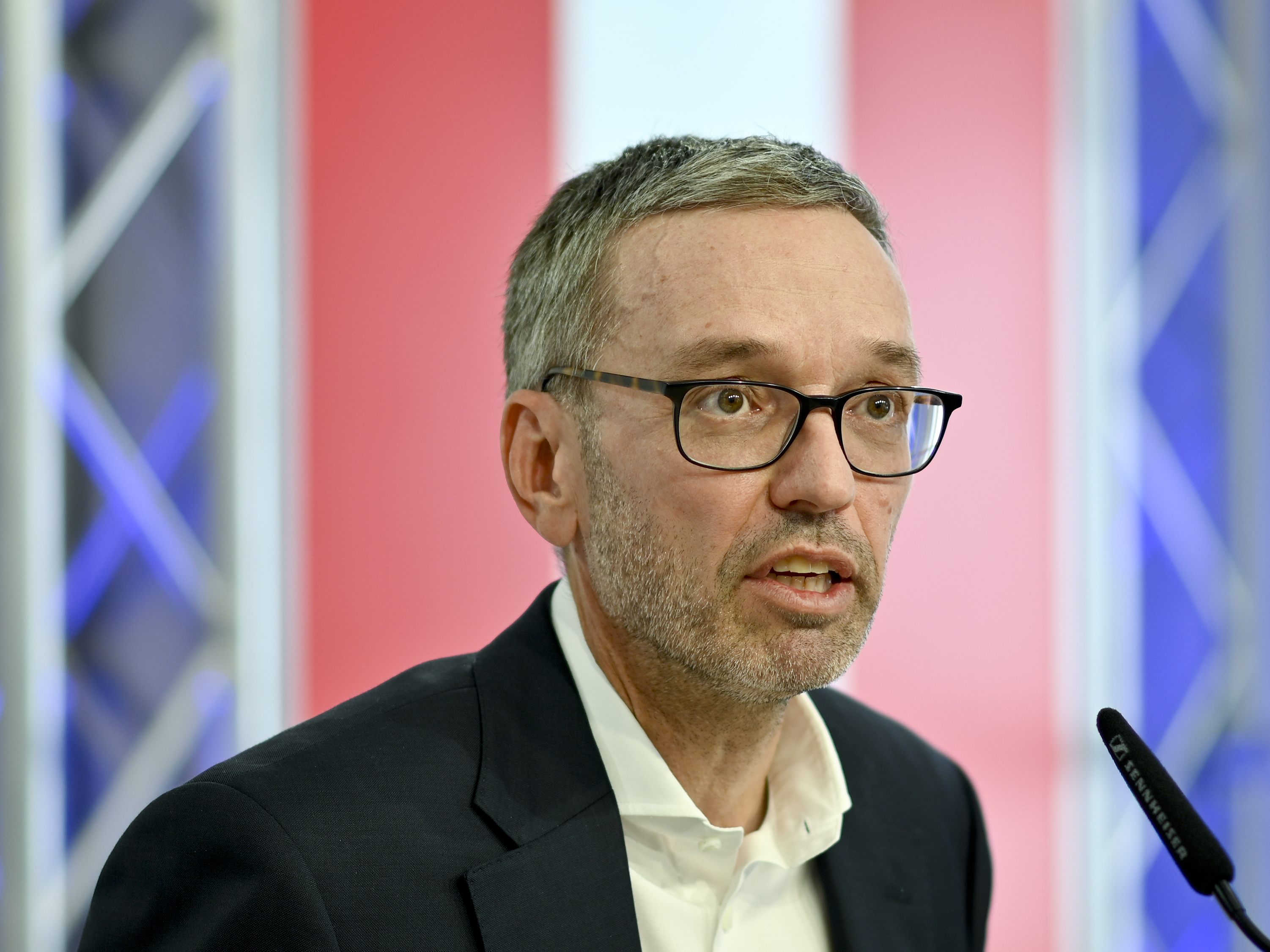 FPÖ-Chef Herbert Kickl klagt gegeN Behauptung, er sei geimpft.