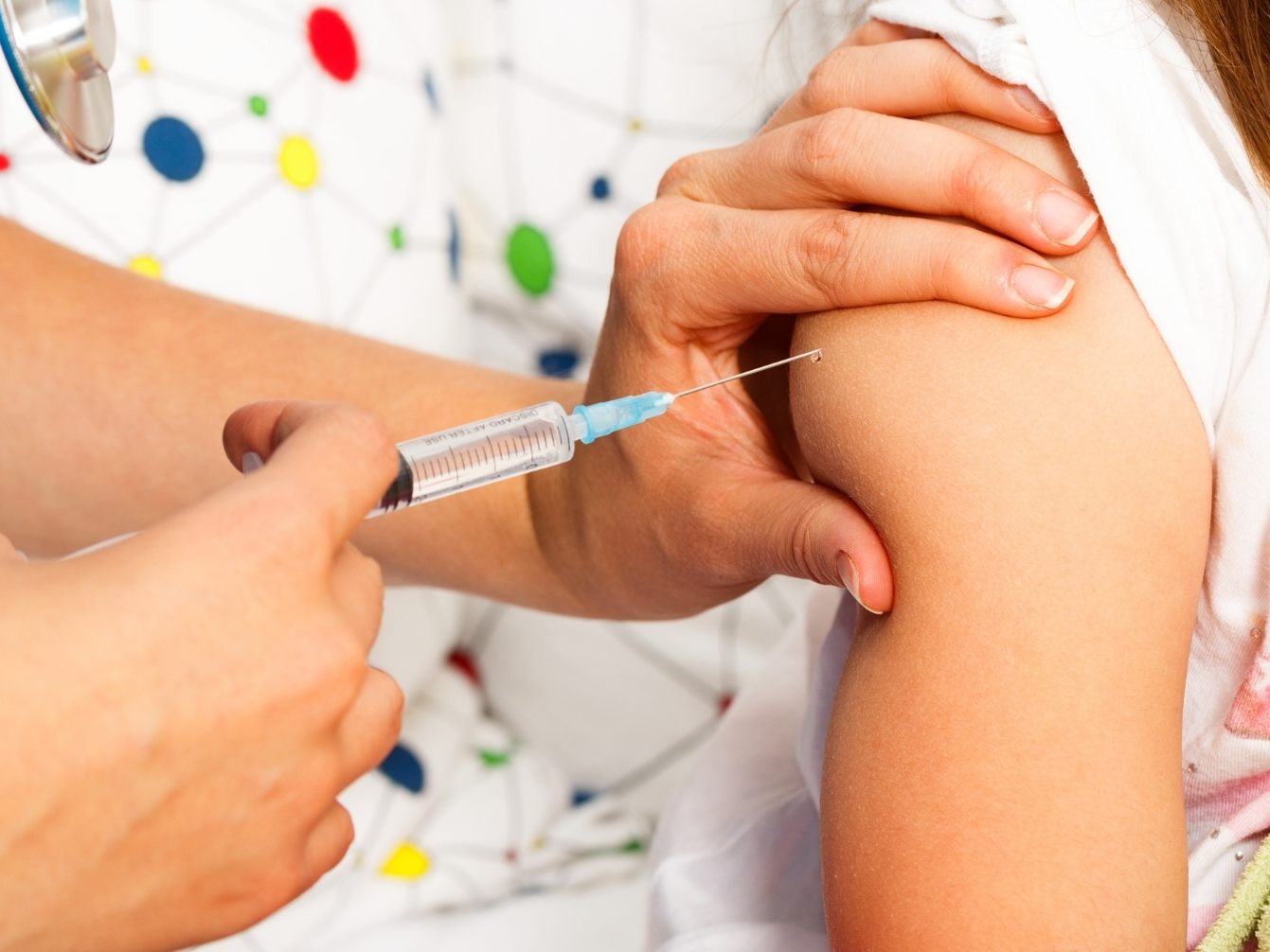 Daten zum Einsatz des Impfstoffs bei Kindern im Alter von sechs Monaten bis fünf Jahren wollen BioNTech und Pfizer noch im vierten Quartal dieses Jahres veröffentlichen.