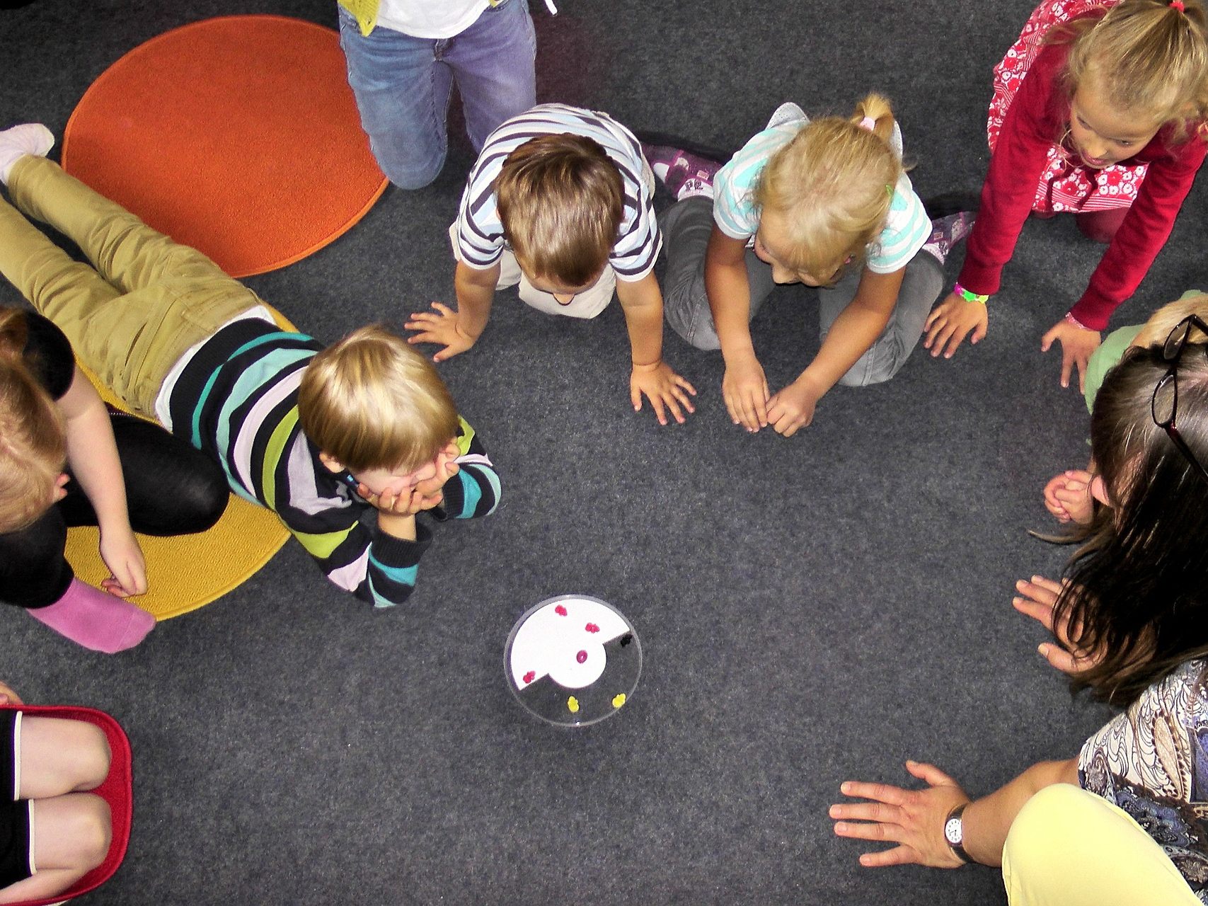 Bisher wurde keines der Kinder positiv getestet.