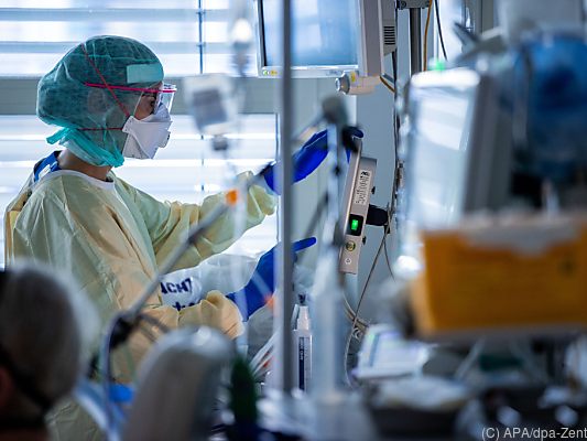 In den Spitälern werden mehr als 1.000 Covid-Patienten versorgt.