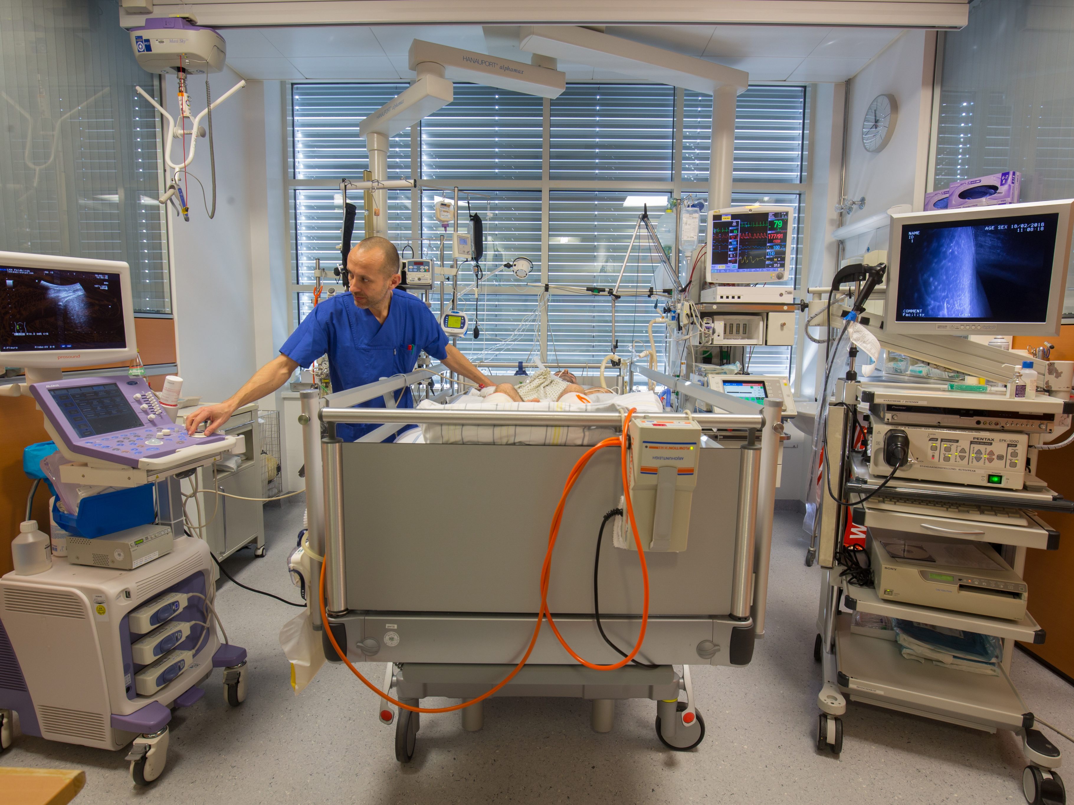 33 Patienten befinden sich in Spitalsbehandlung.