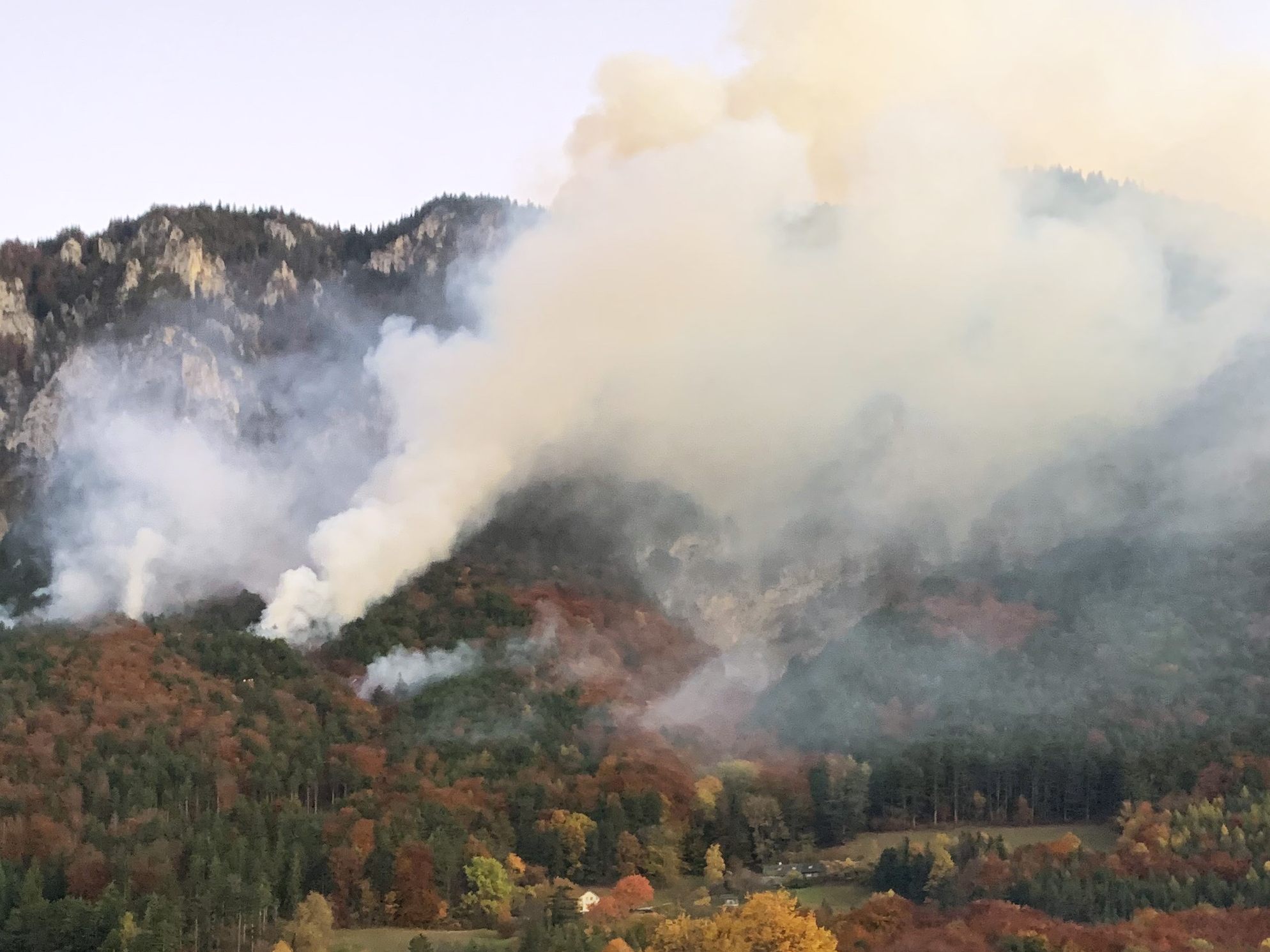 Waldbrand weiter nicht unter Kontrolle