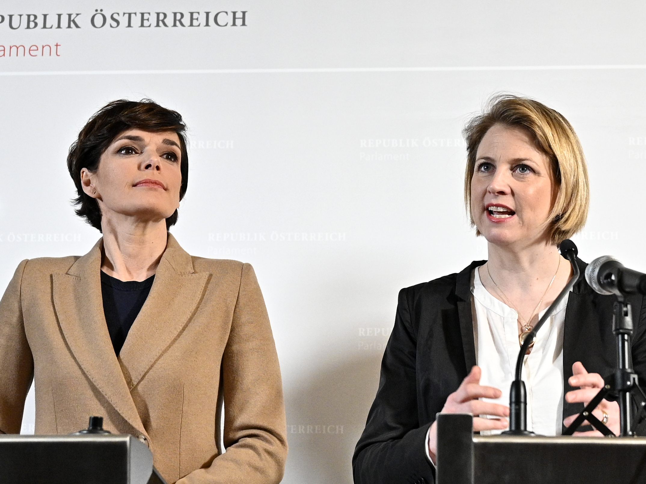 Rendi-Wagner und Meinl-Reisinger (rechts).