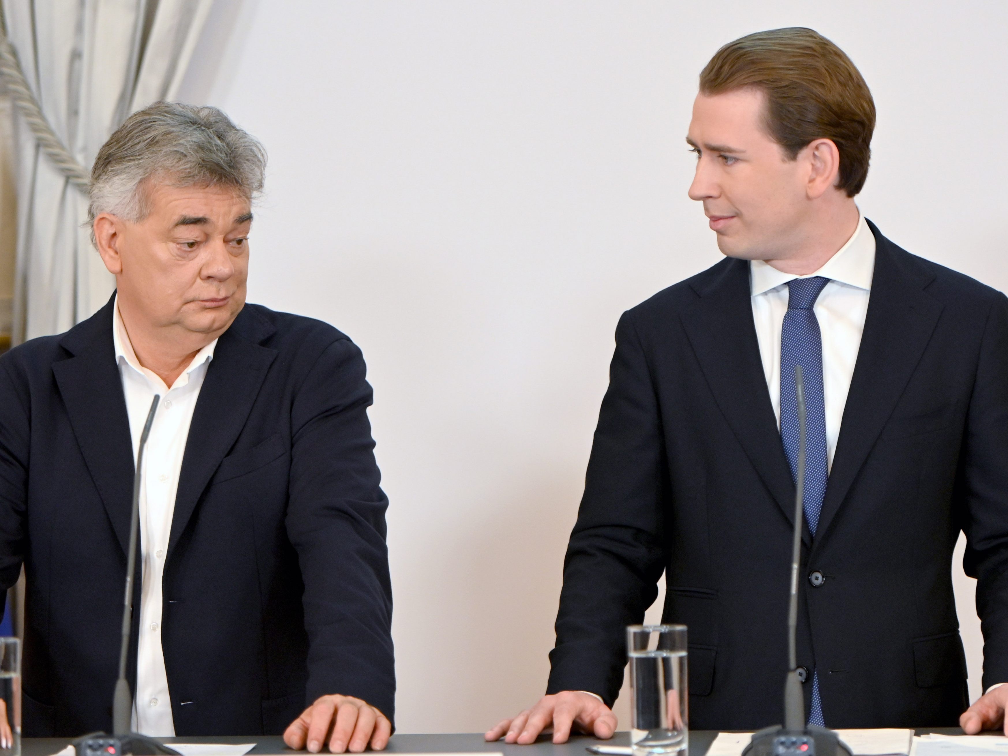Ob die Grünen rund um Werner Kogler beim Misstrauensantrag am Dienstaggegen Kanzler Sebastian Kurz (ÖVP) mitstimmen ist fraglich.