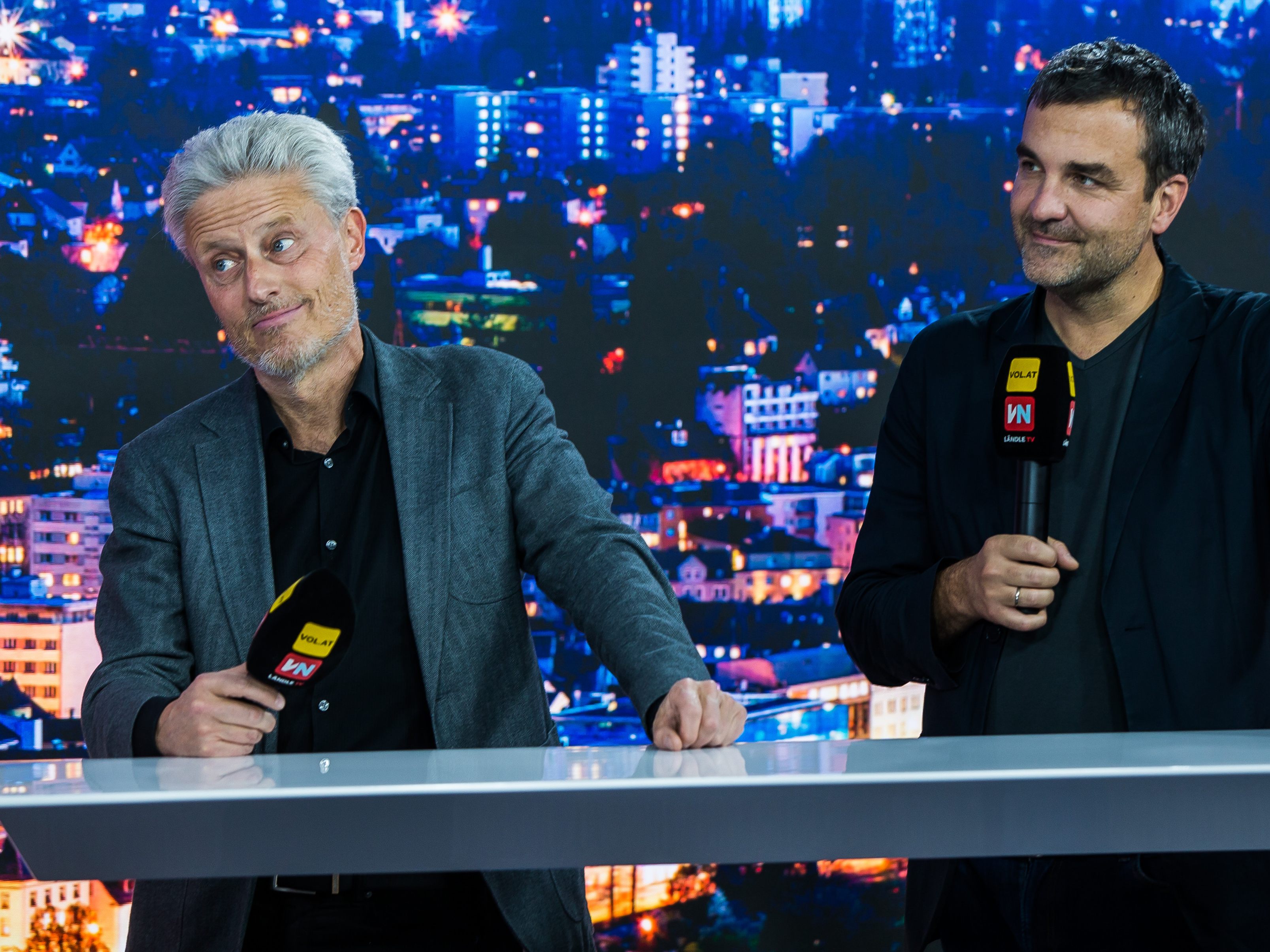 Florian Scheuba und Florian Klenk waren am Freitag bei "Vorarlberg LIVE" zu Gast.