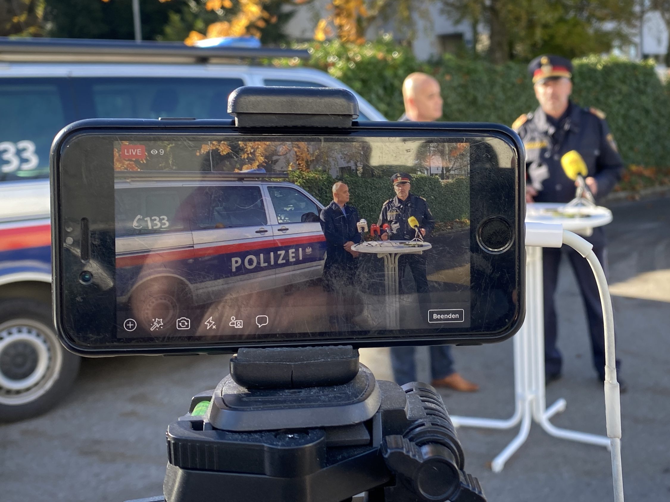 Die Polizei hat am Tag nach der Tat die Presse über die Ermittlungen informiert.
