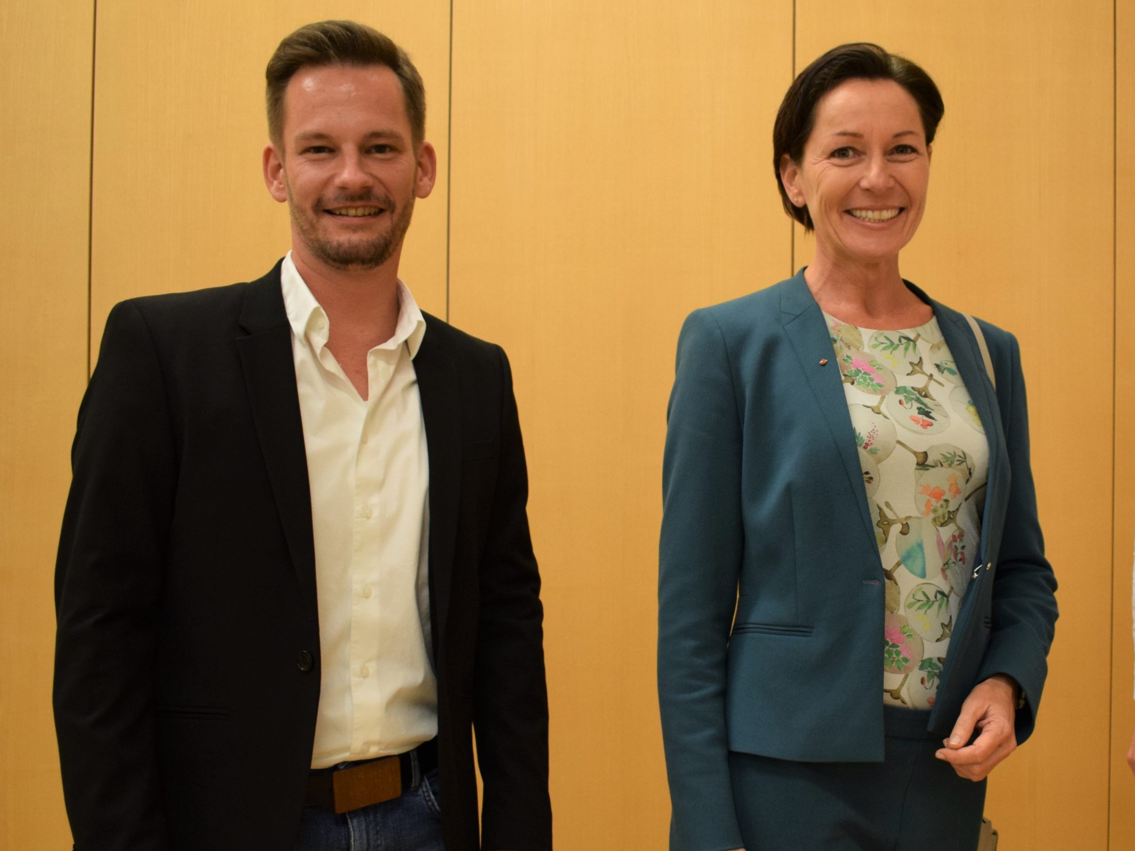 Glückwünsche von LR Martina Rüscher für Bürgermeister Philipp Fasser und Vizebürgermeister Mathias Meusburger (r.).